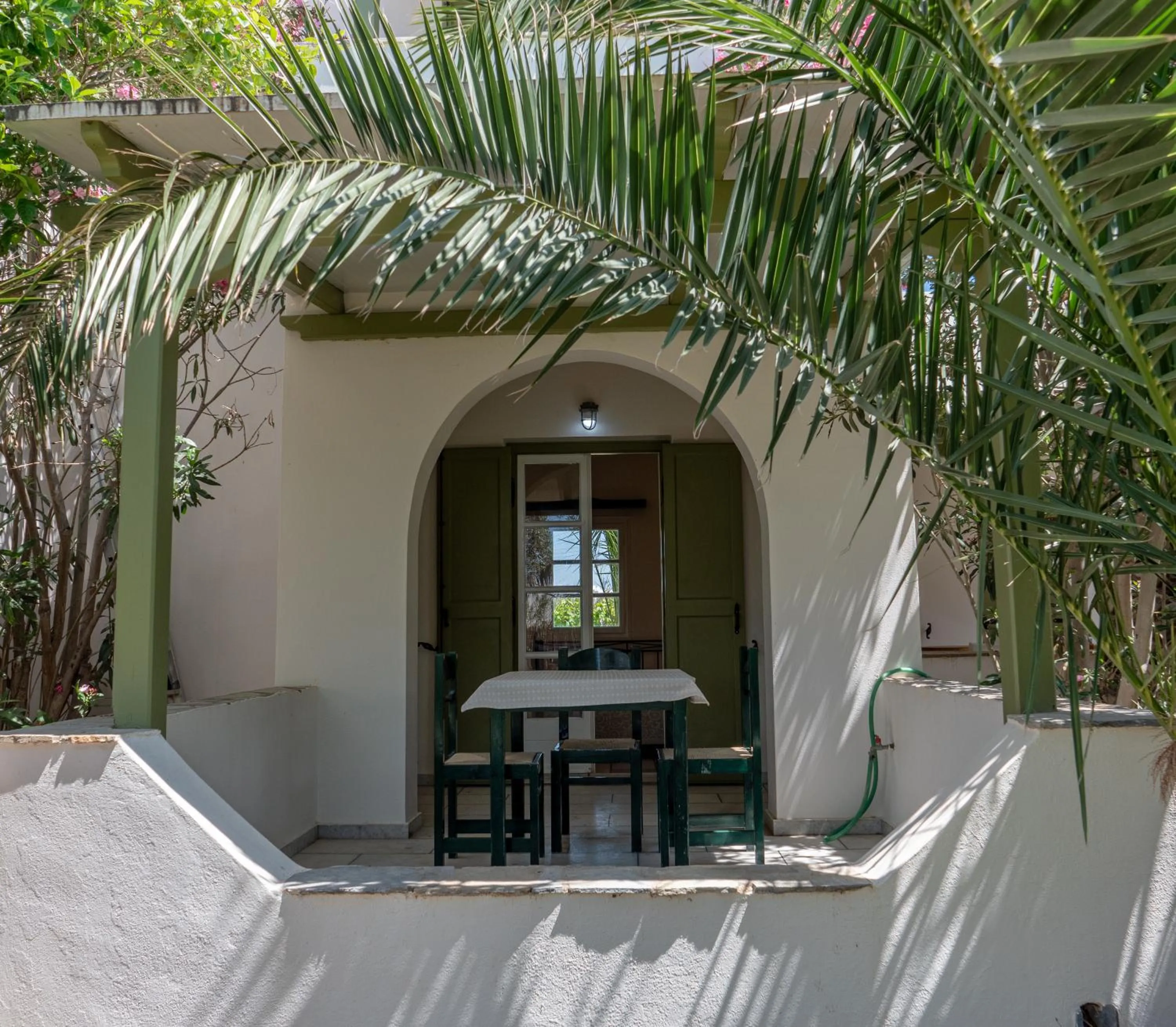 Balcony/Terrace in Studios Vrettos Beachfront Hotel