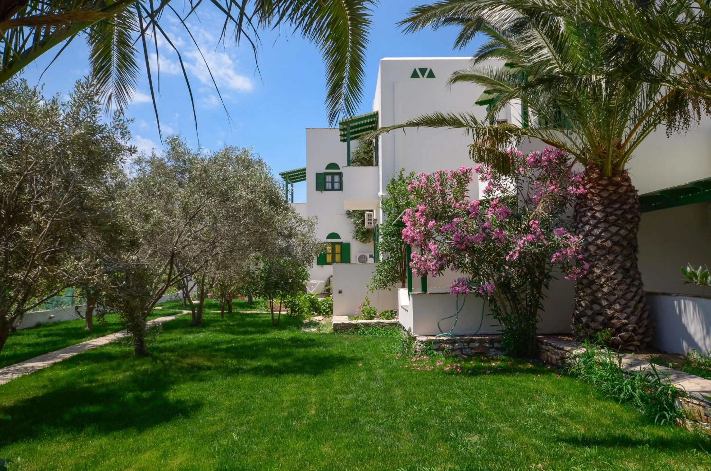 Garden in Studios Vrettos Beachfront Hotel