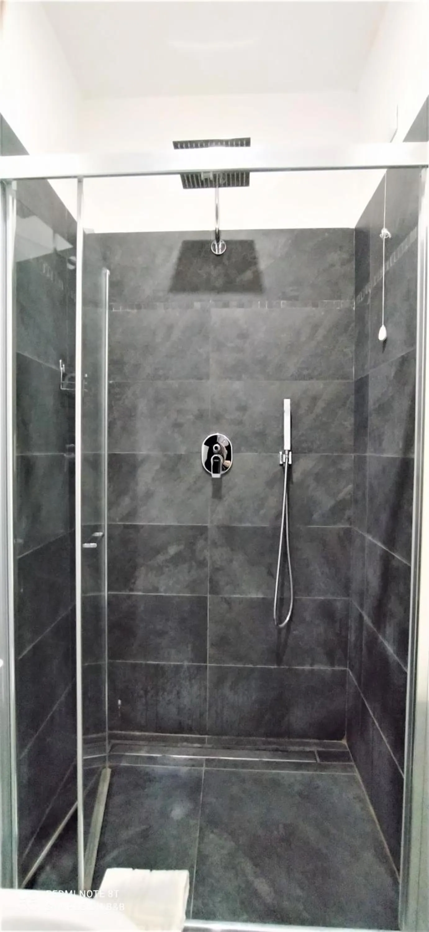 Shower in Symposion B&B Apart