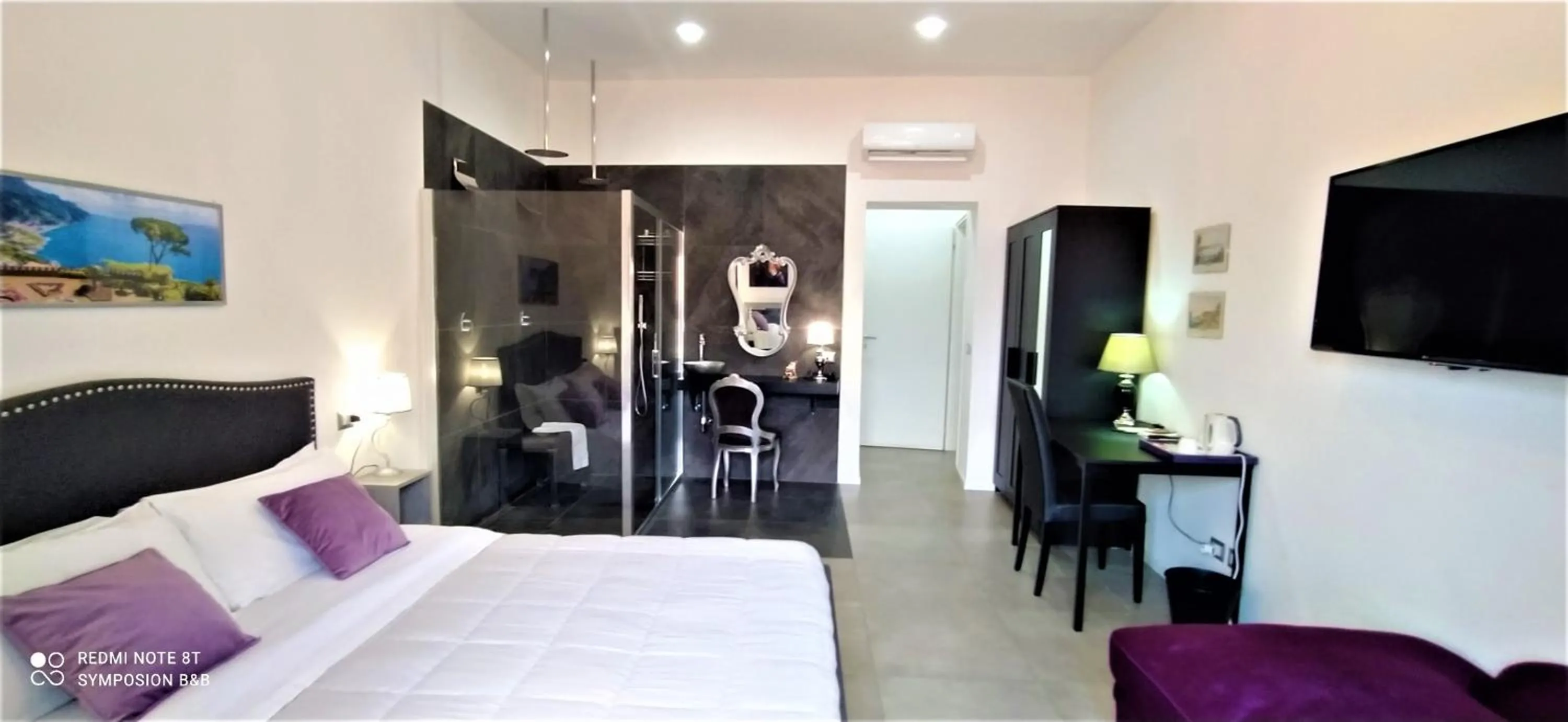 Photo of the whole room, Bed in Symposion B&B Apart