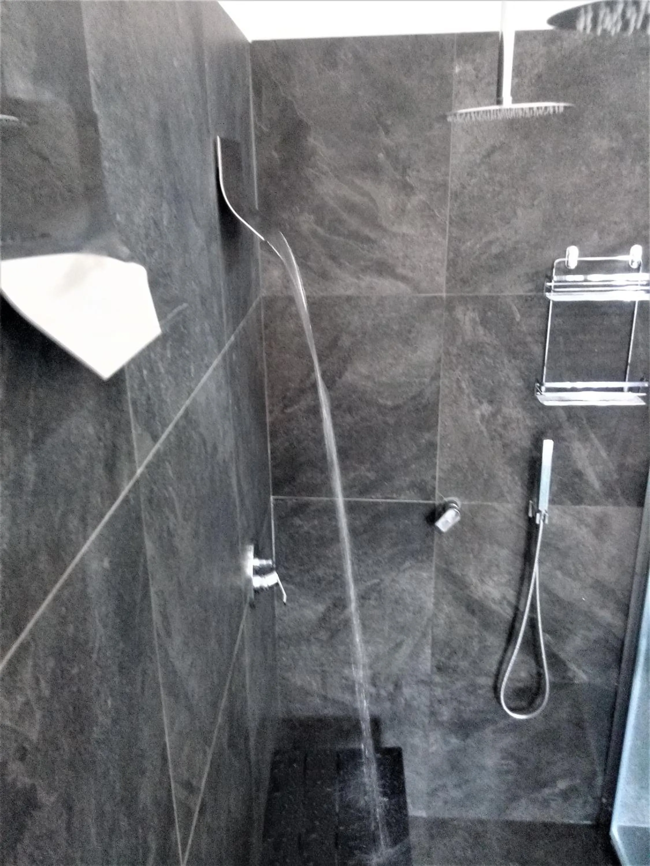 Shower in Symposion B&B Apart