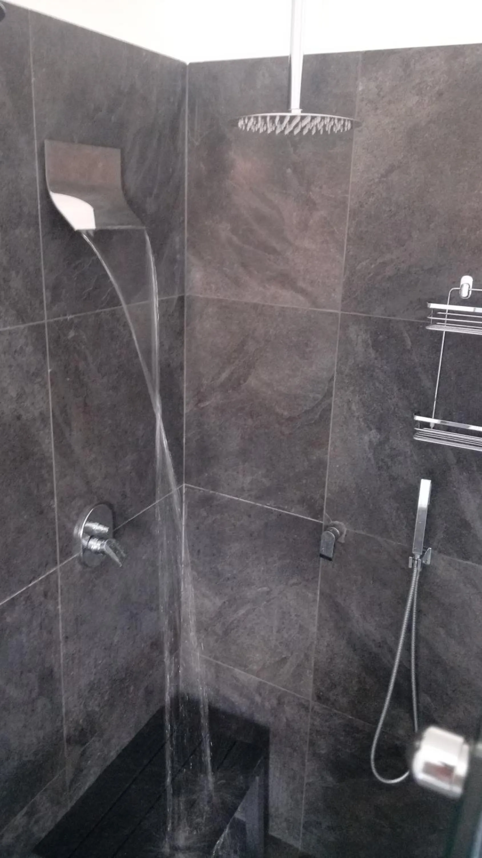 Shower in Symposion B&B Apart