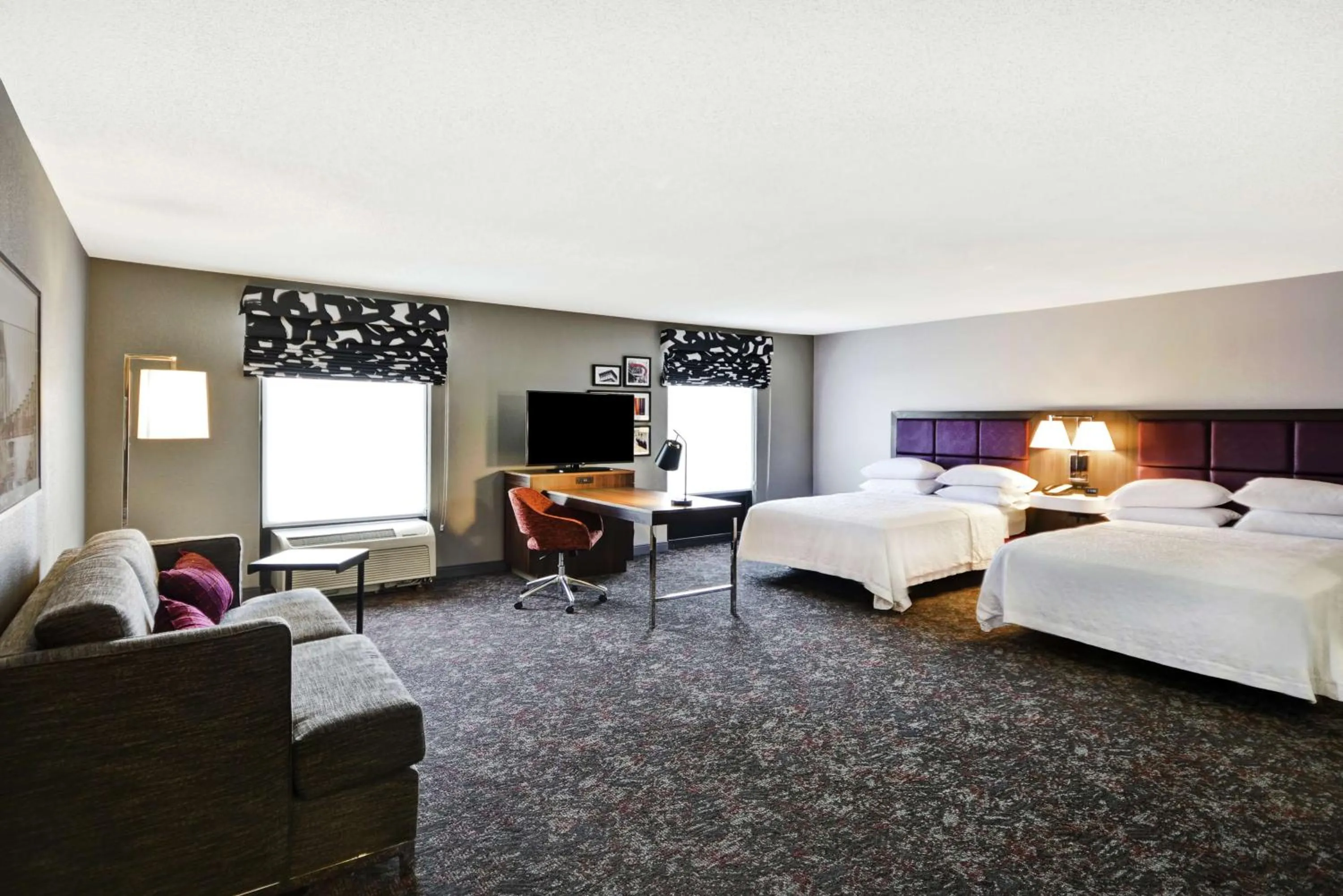 Bedroom, Bed in Hampton Inn & Suites Columbus-Easton Area