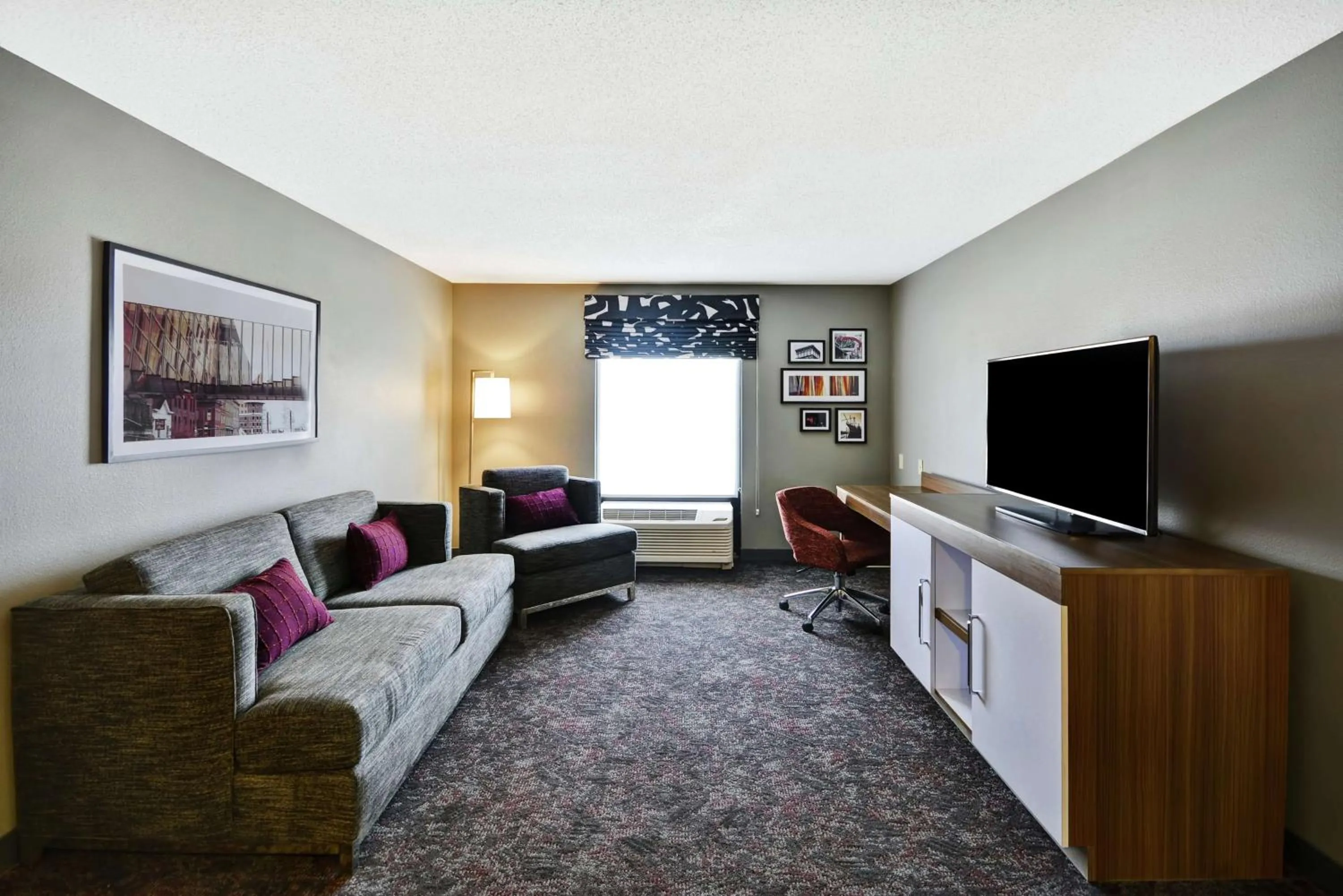 Bedroom in Hampton Inn & Suites Columbus-Easton Area