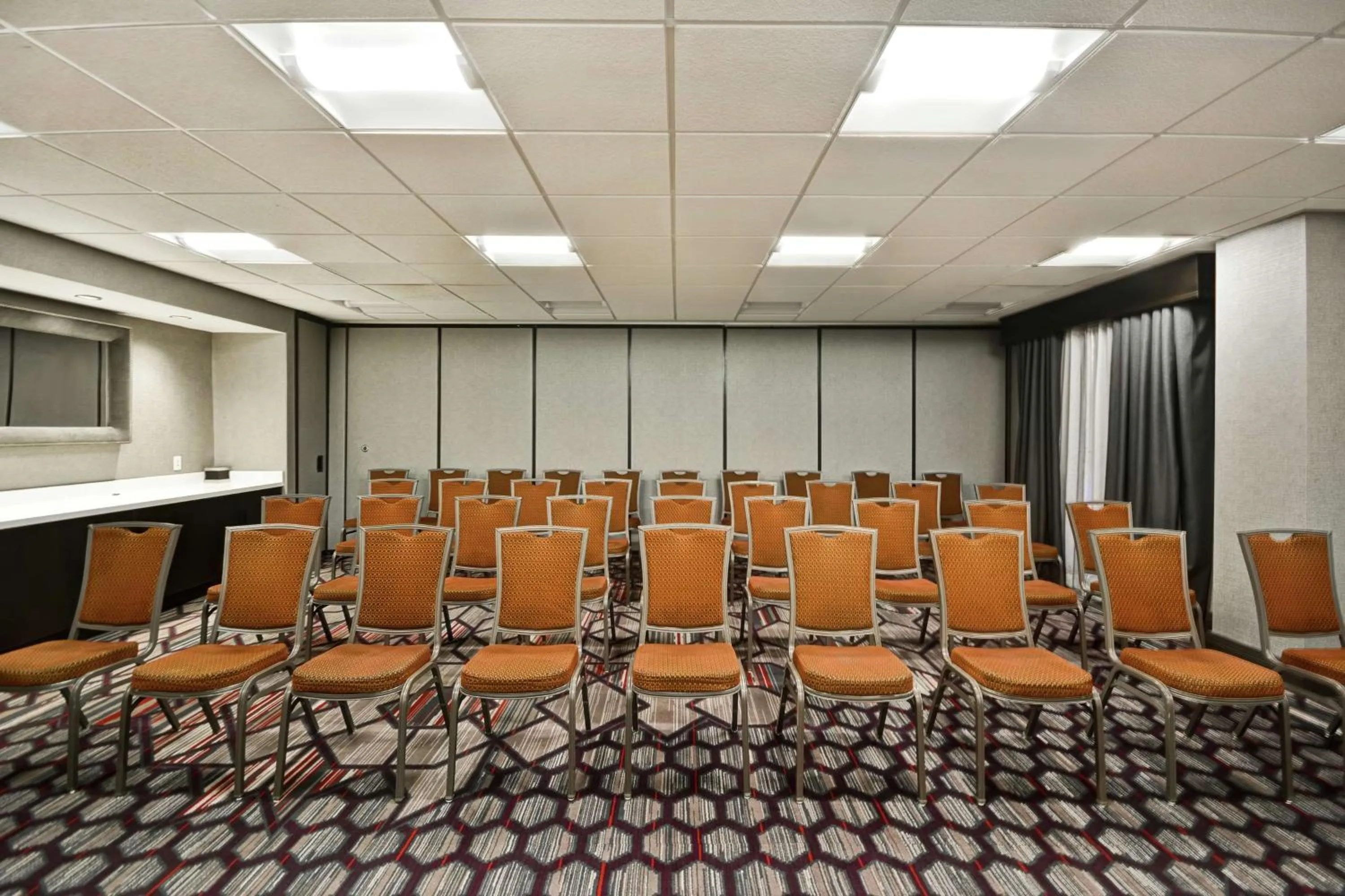 Meeting/conference room in Hampton Inn & Suites Columbus-Easton Area