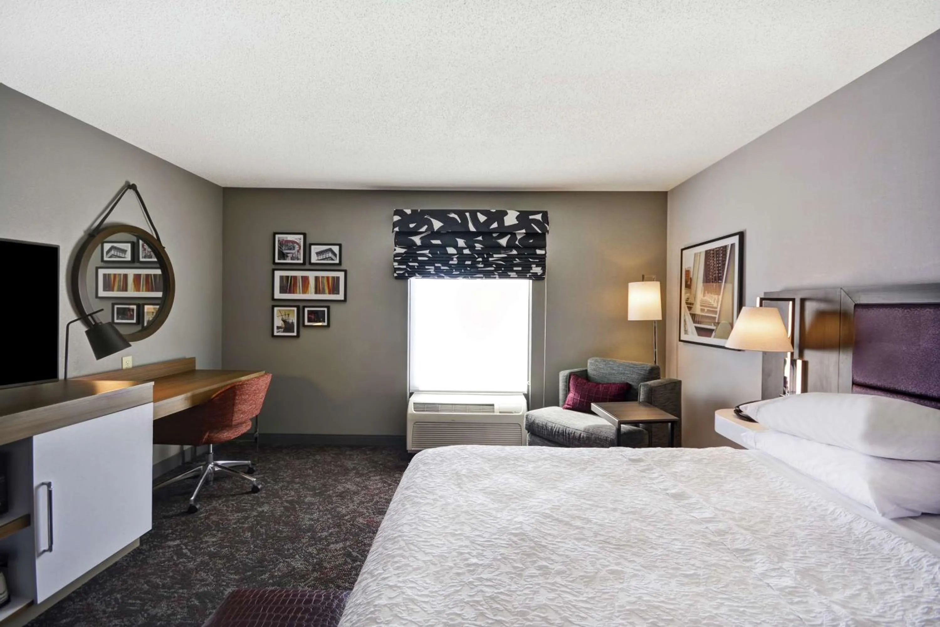 Bedroom, Bed in Hampton Inn & Suites Columbus-Easton Area