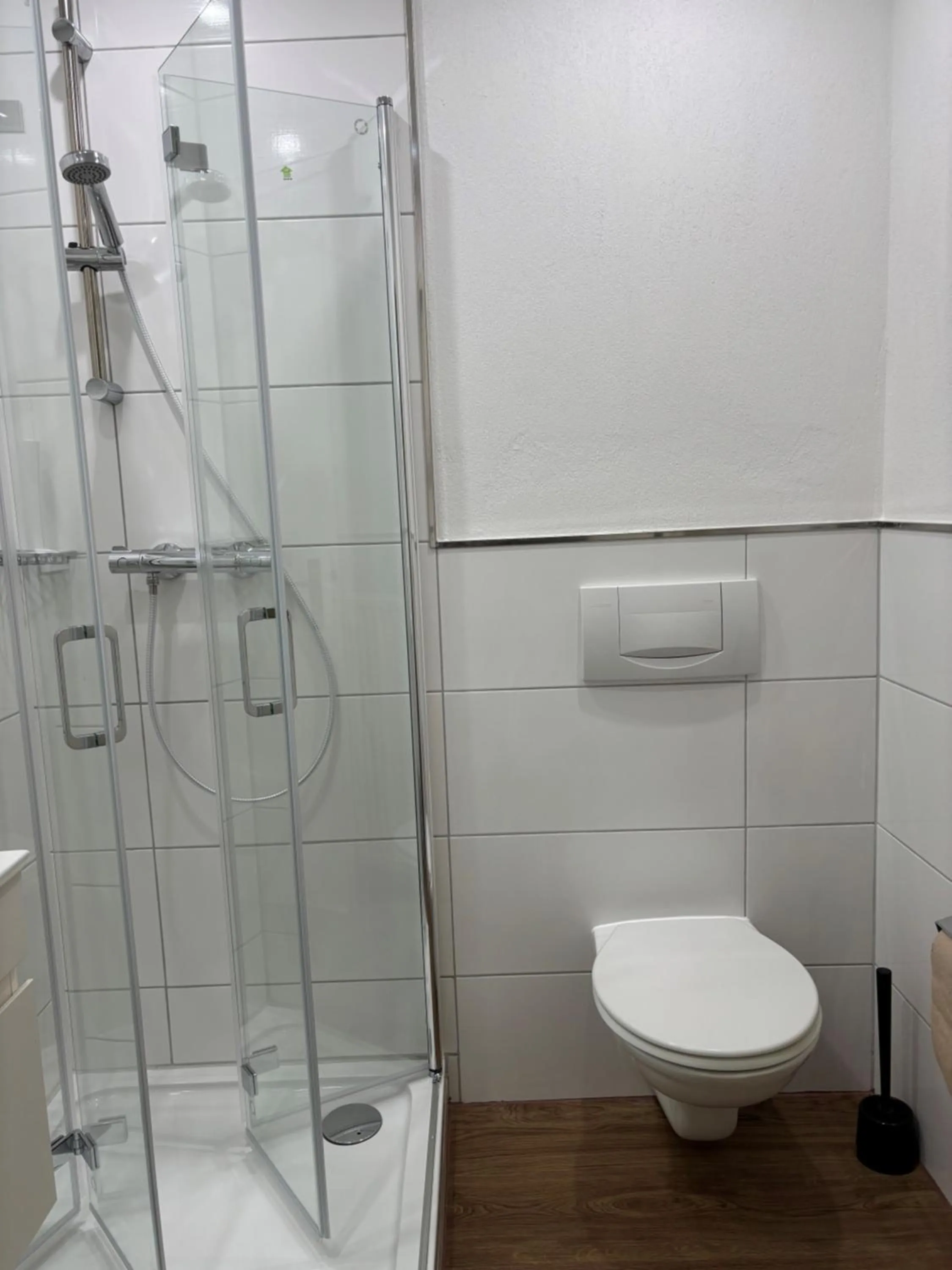 Bathroom in Hotel Drei König- Ihr Transithotel