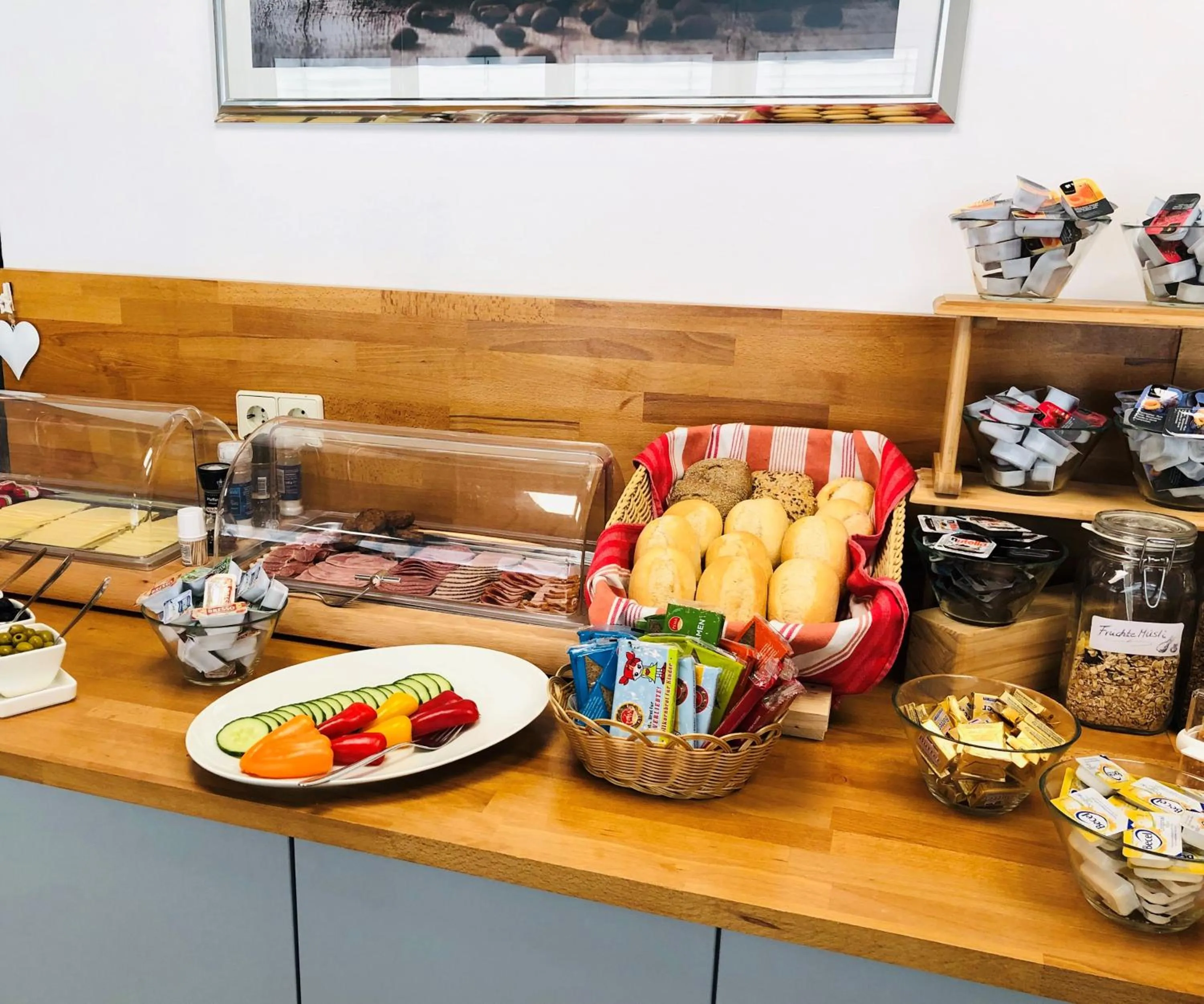 Breakfast in Hotel Drei König- Ihr Transithotel