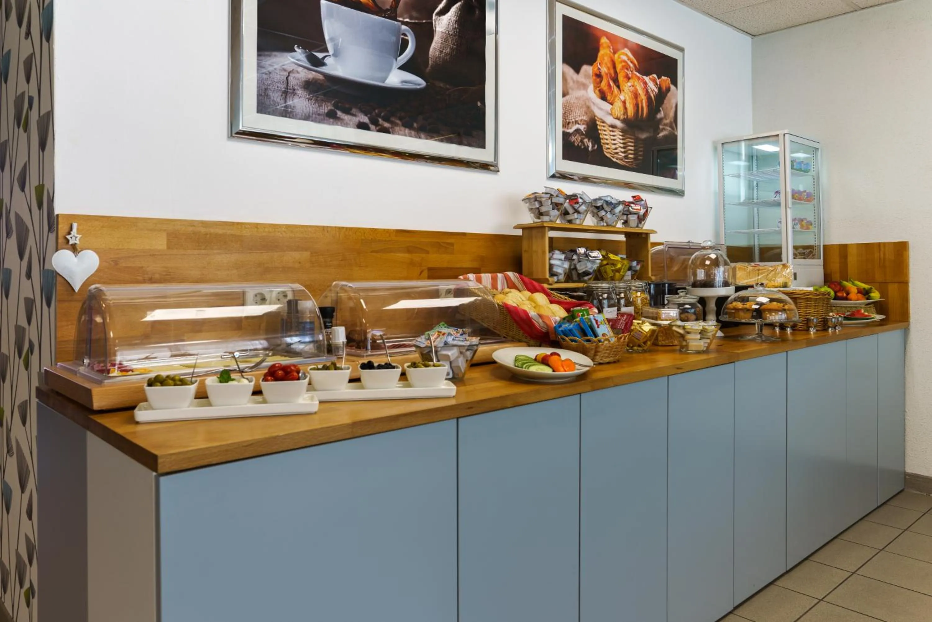 Dining area in Hotel Drei König- Ihr Transithotel