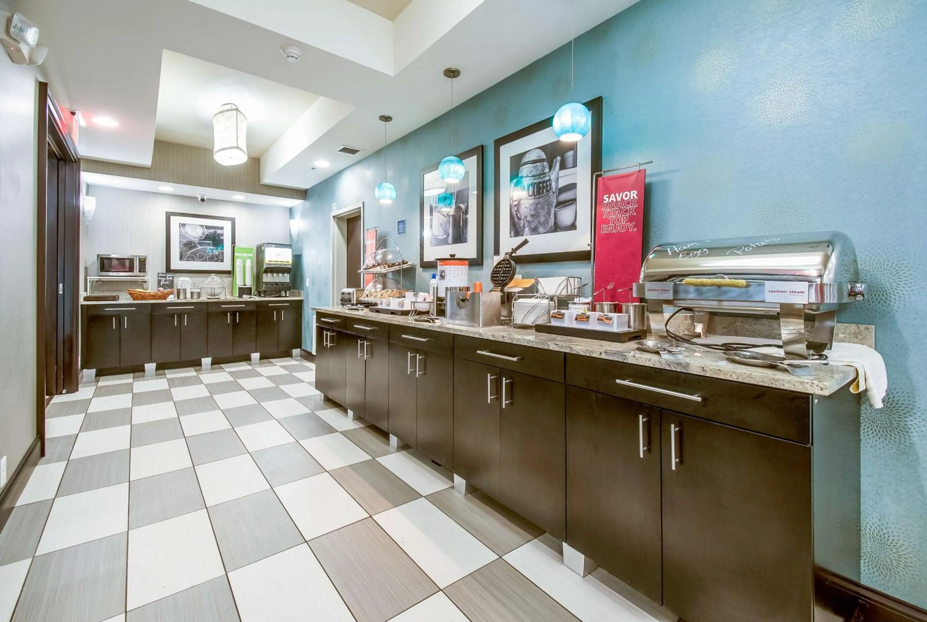 Breakfast in Hampton Inn West