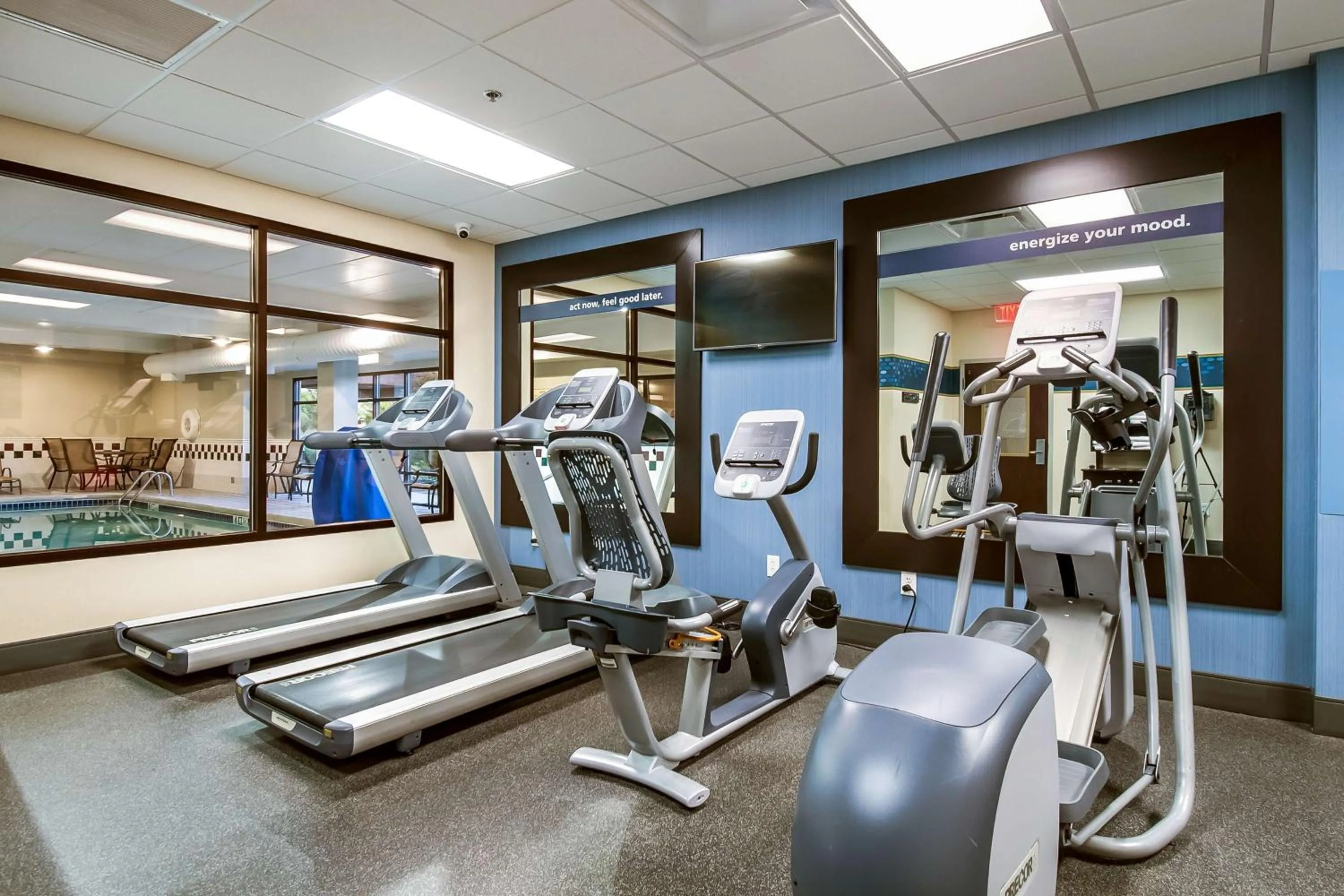 Fitness centre/facilities in Hampton Inn West