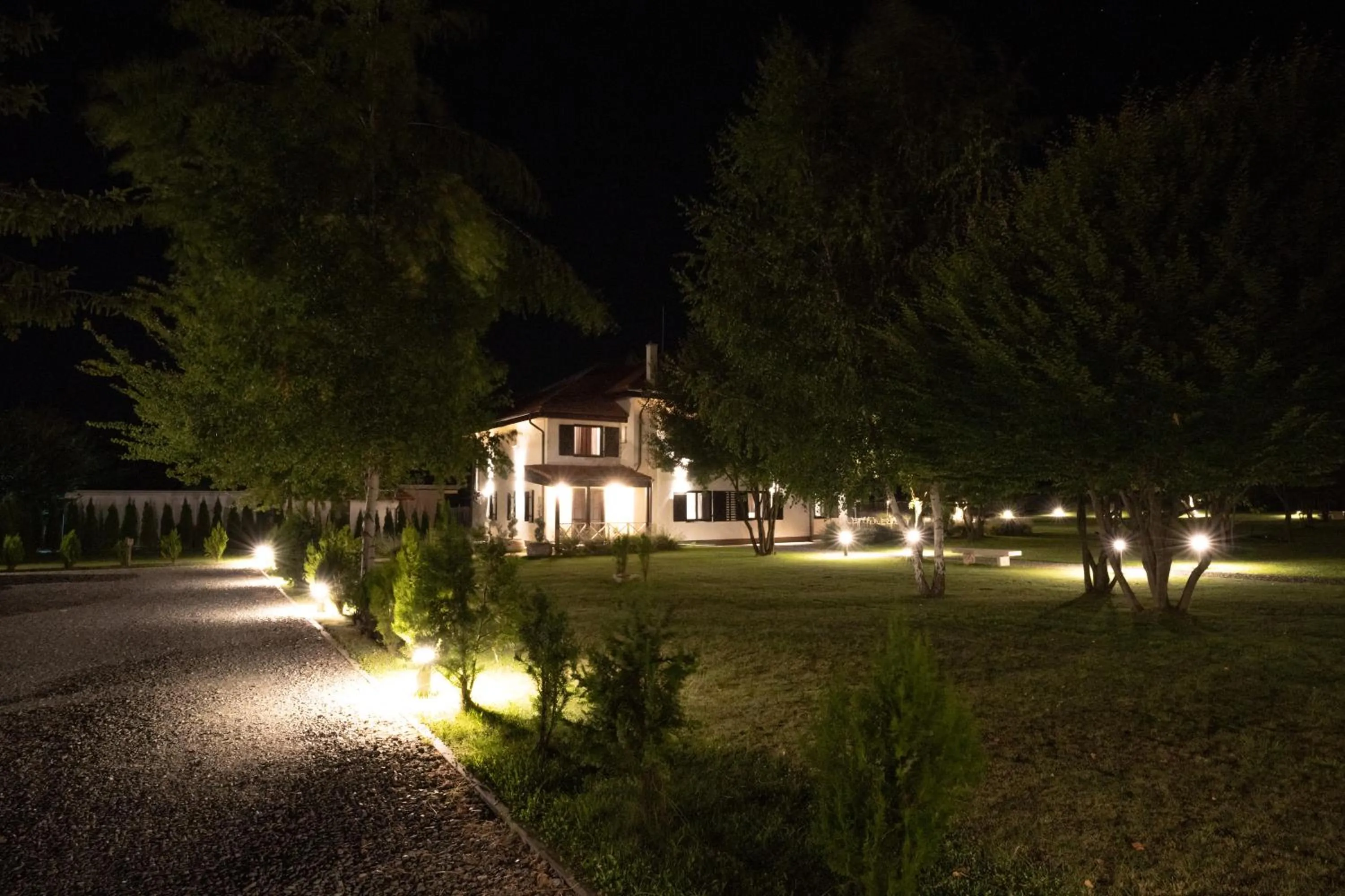 Night in Pensiunea Negoiu