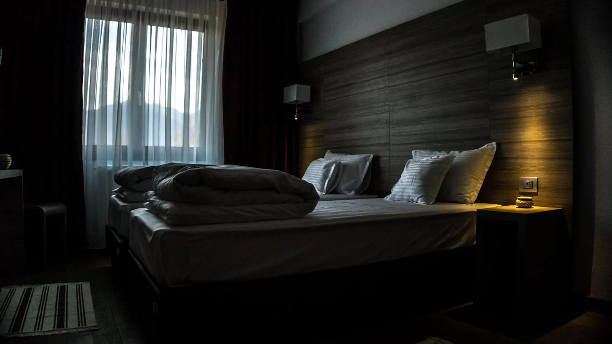 Bed in Pensiunea Negoiu