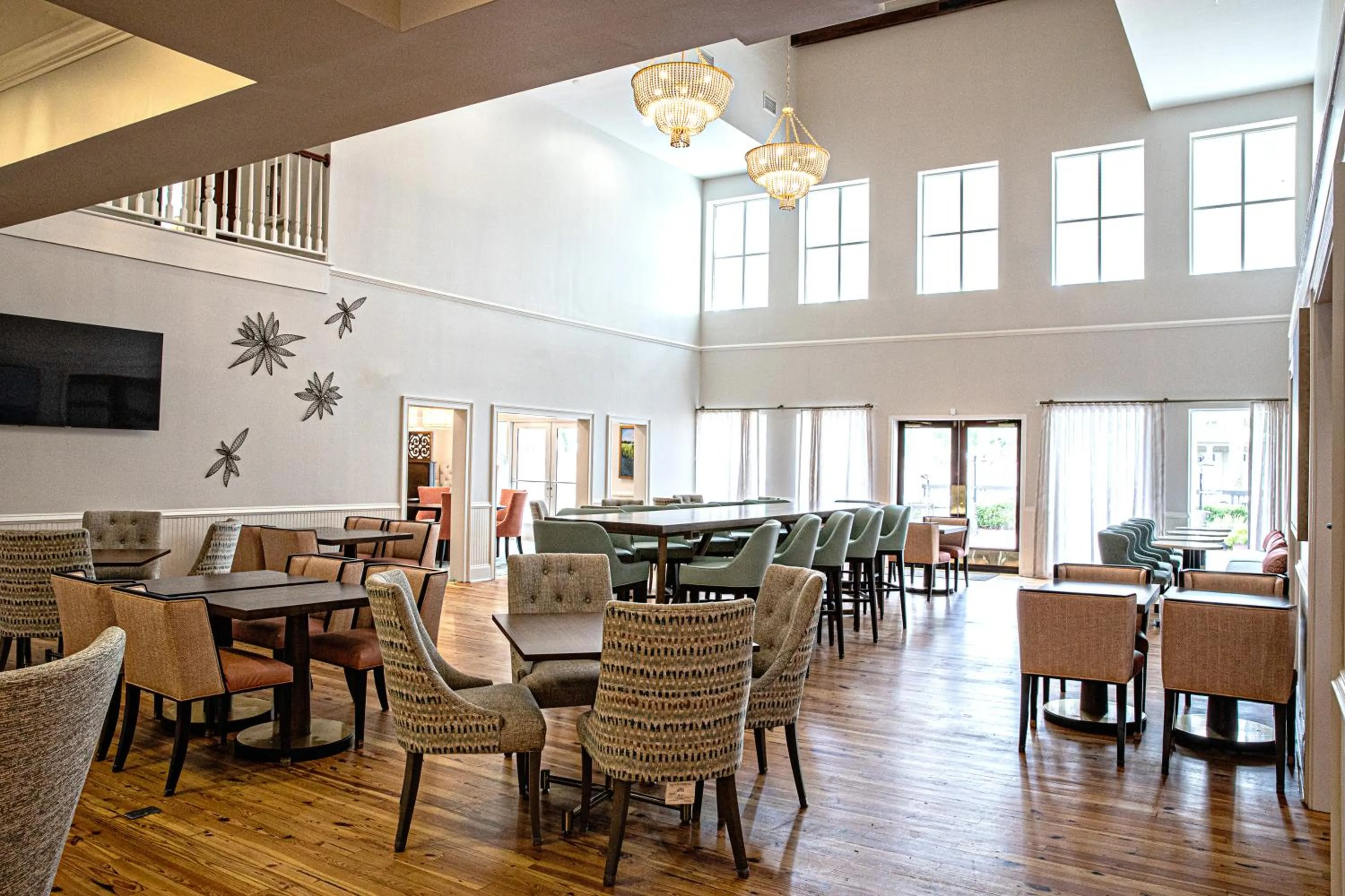 Dining area in Hampton Inn & Suites Charleston-West Ashley