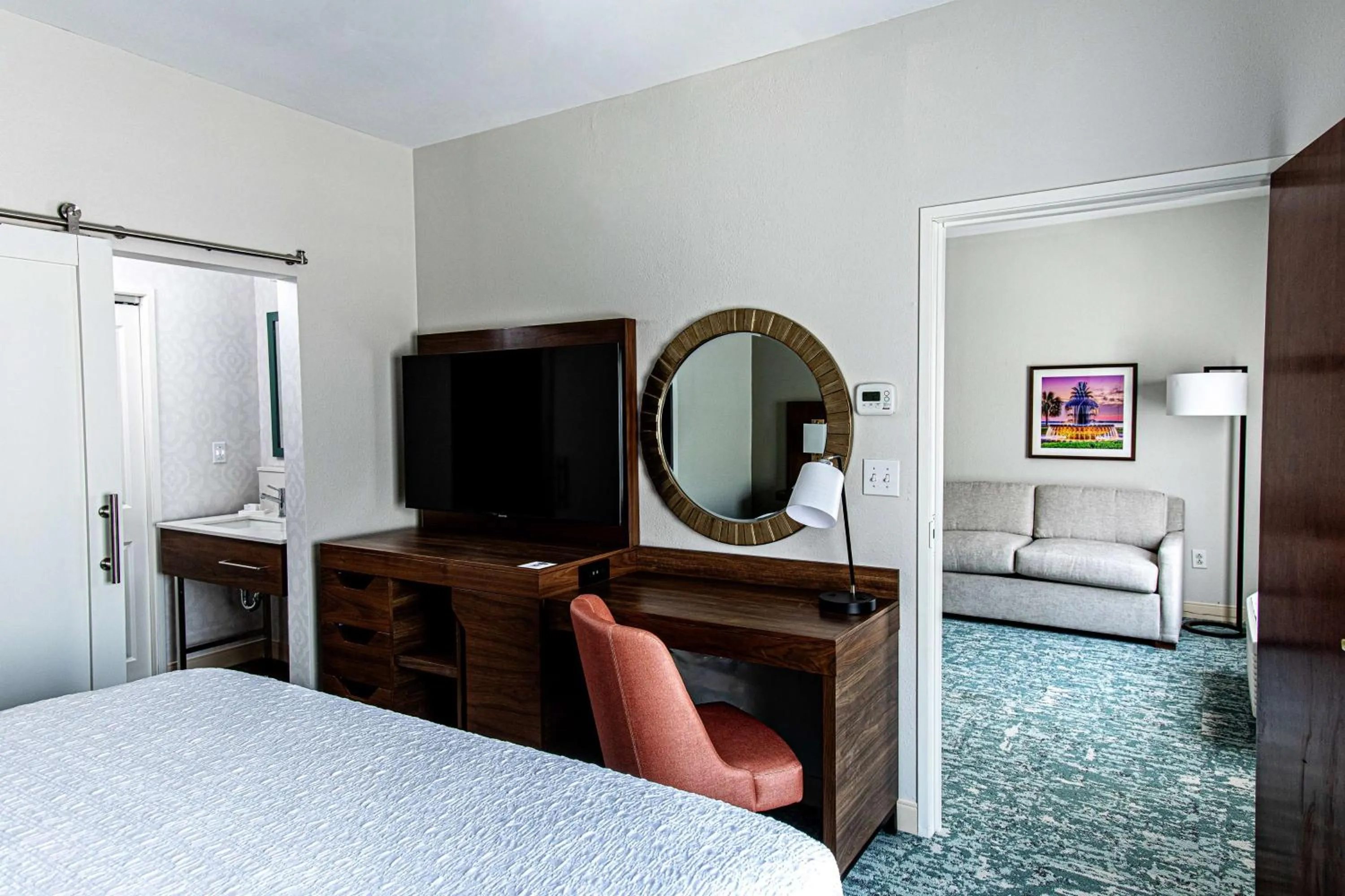 Living room, Bed in Hampton Inn & Suites Charleston-West Ashley