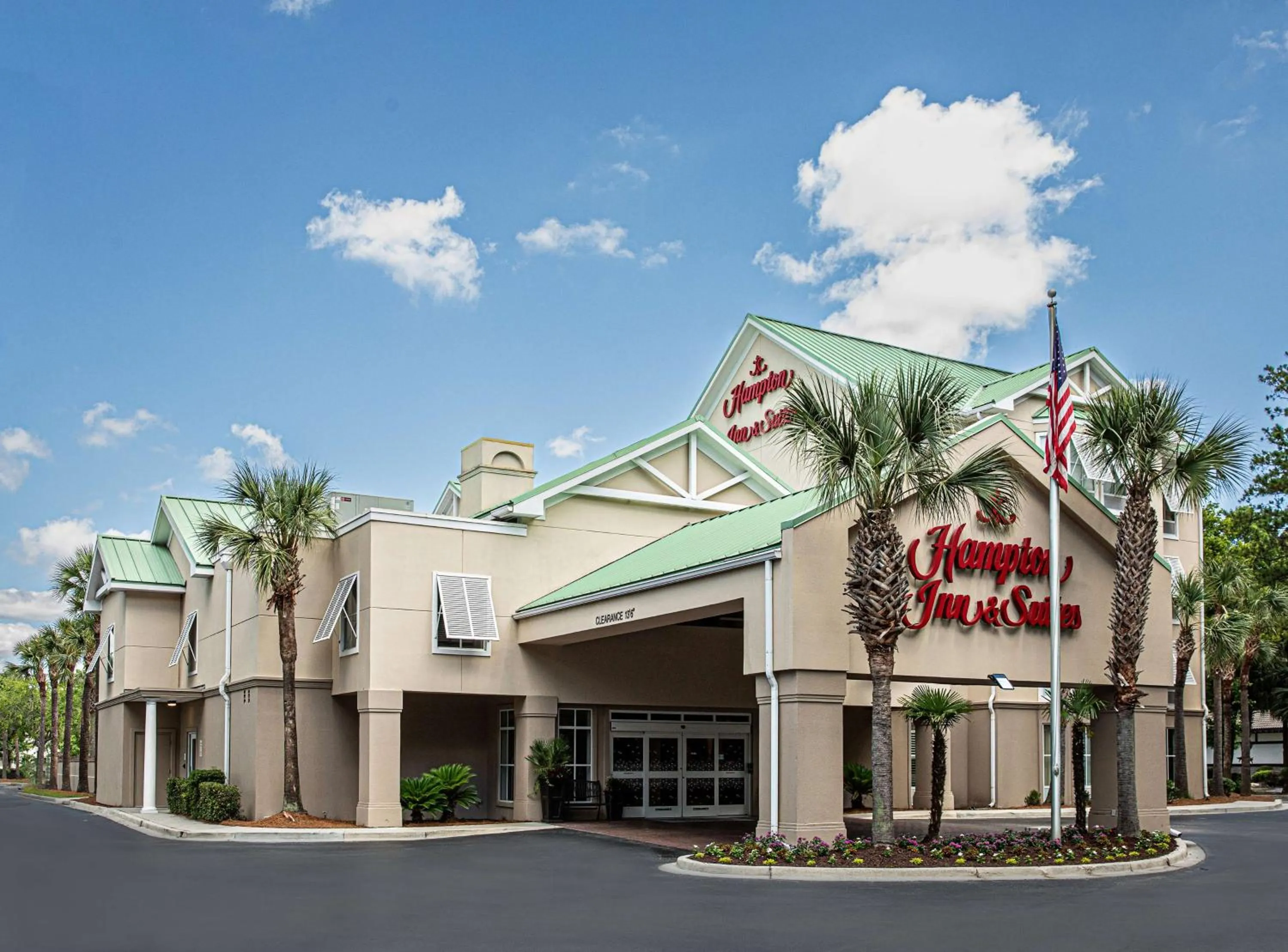 Property building in Hampton Inn & Suites Charleston-West Ashley