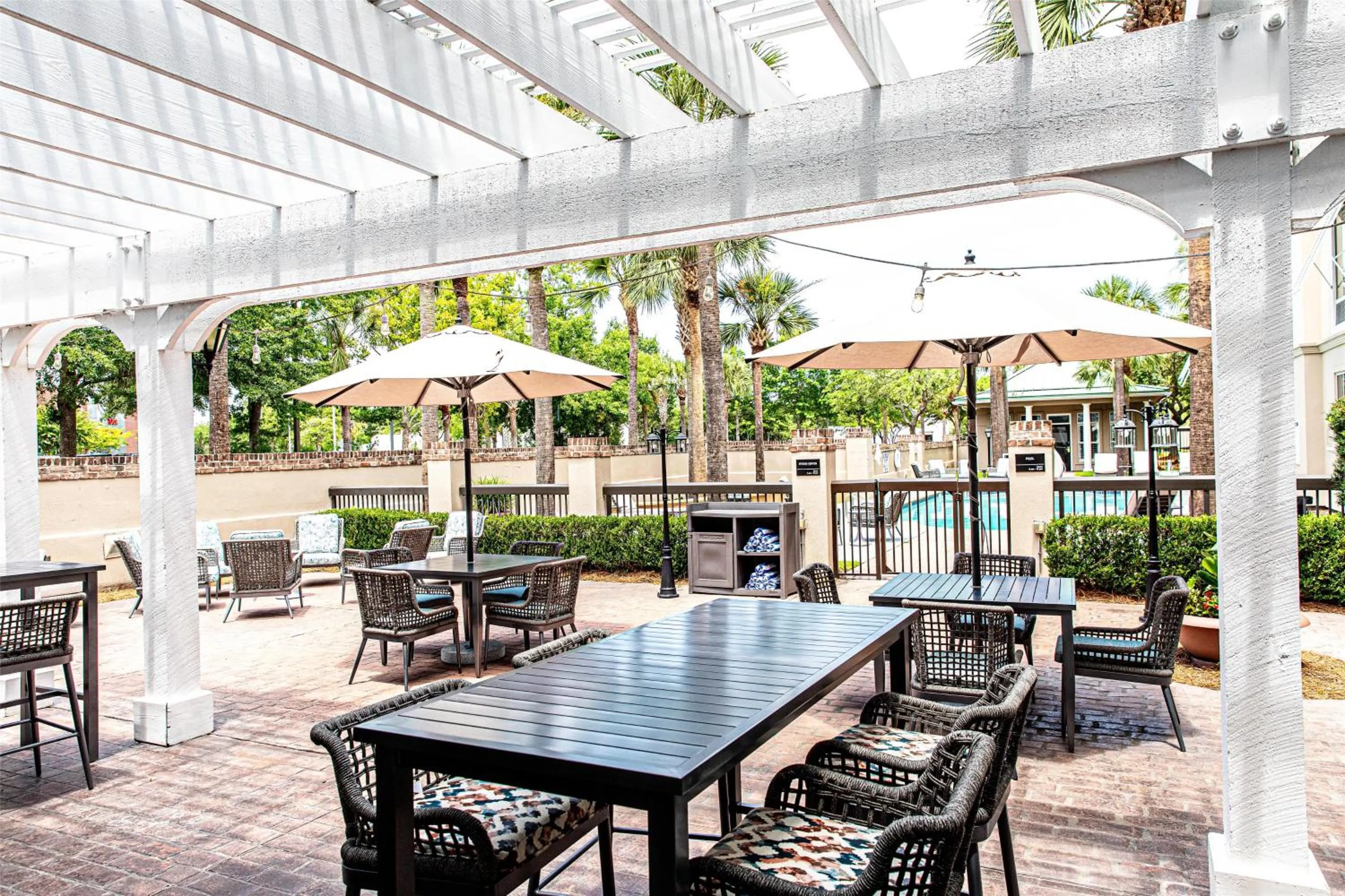 Patio in Hampton Inn & Suites Charleston-West Ashley