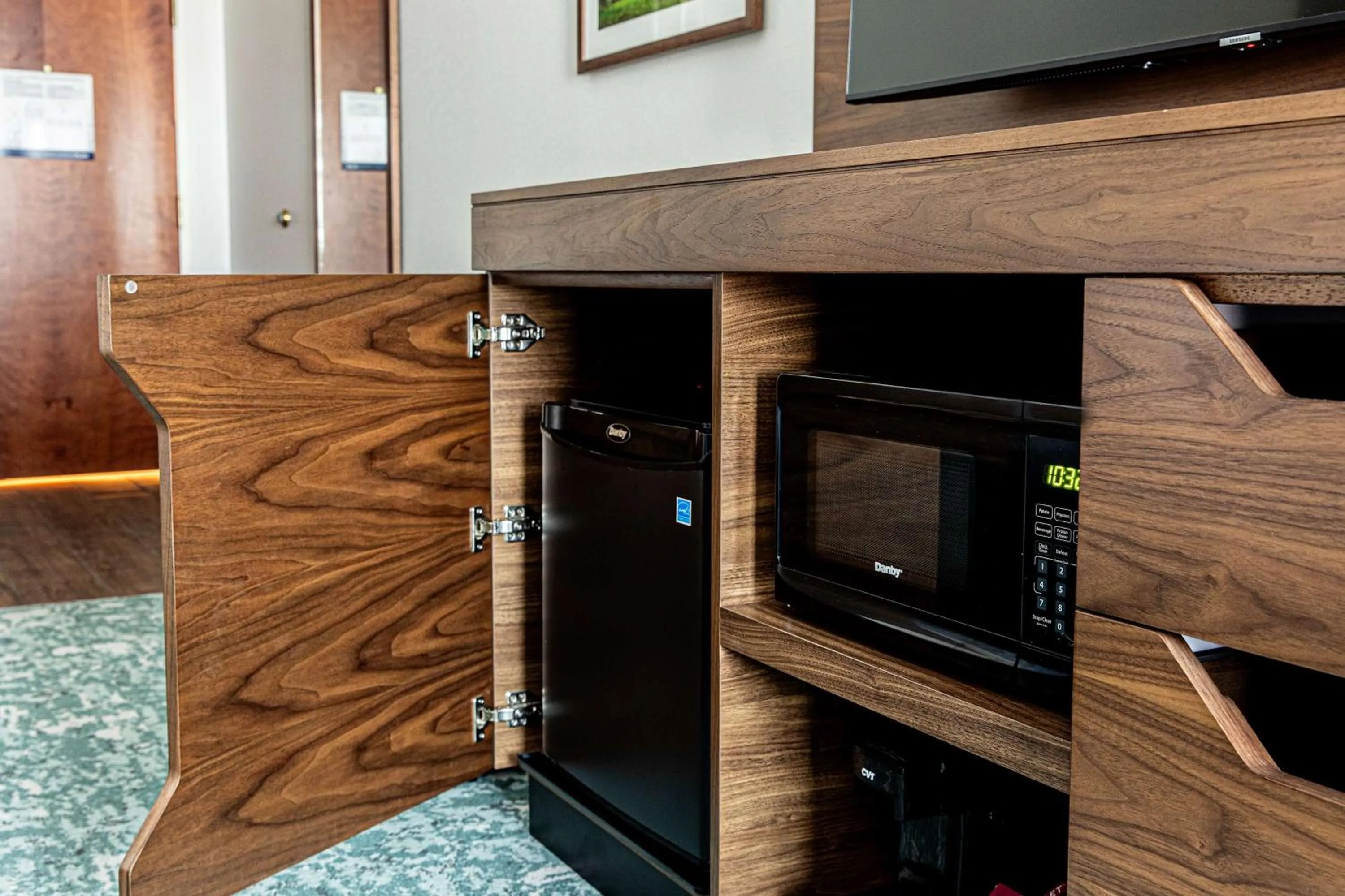 Photo of the whole room in Hampton Inn & Suites Charleston-West Ashley