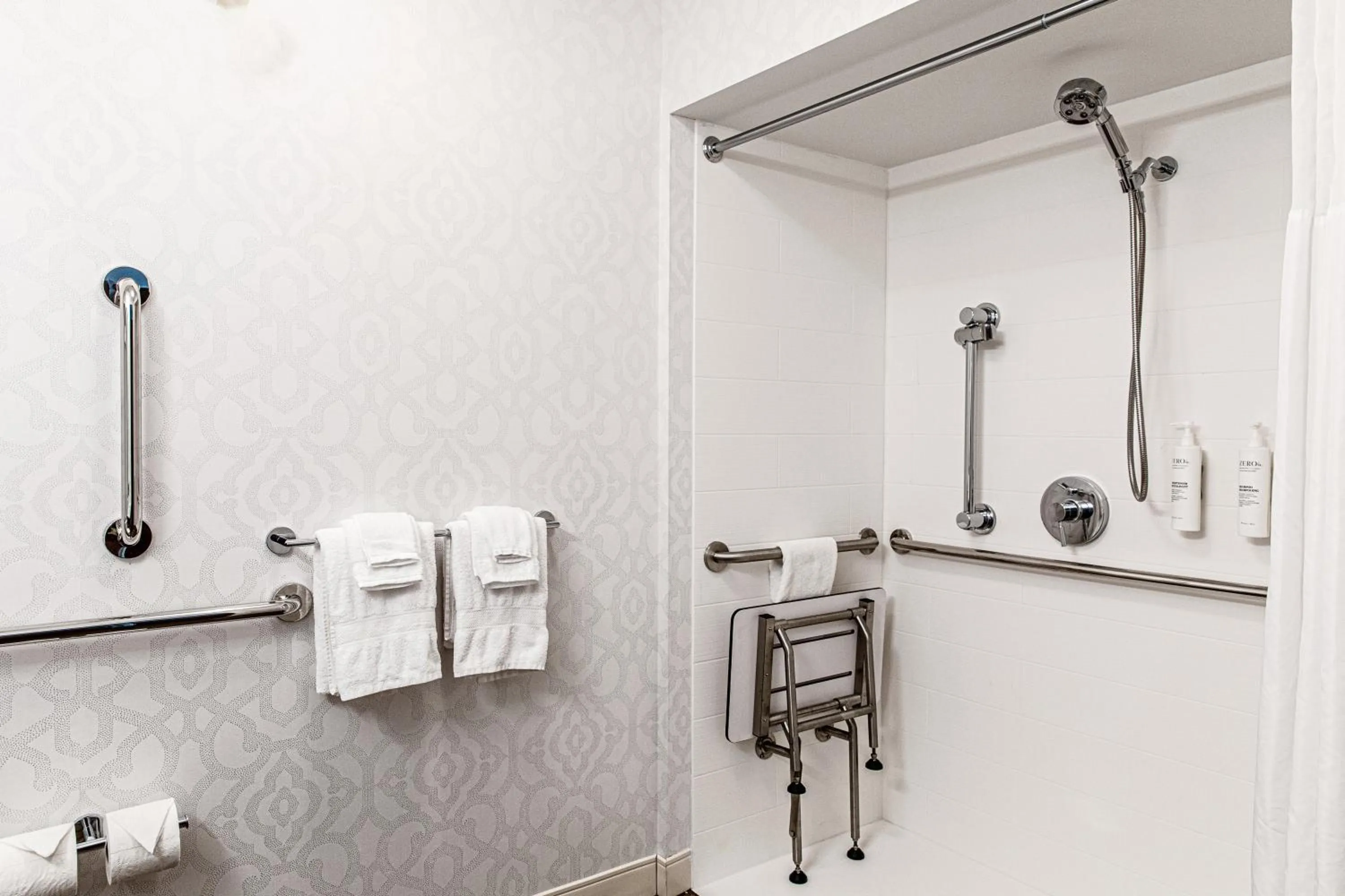 Shower in Hampton Inn & Suites Charleston-West Ashley