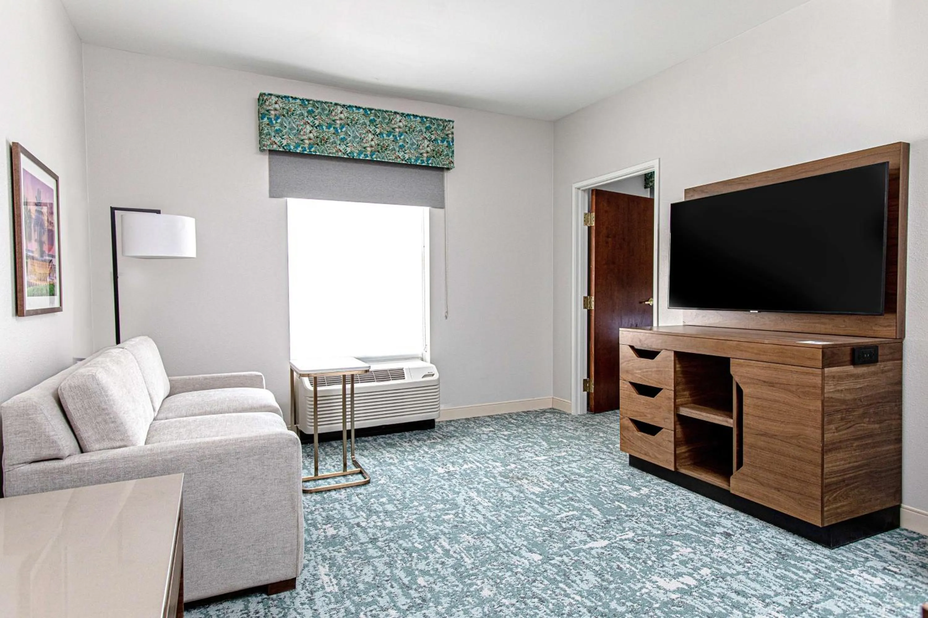 Living room in Hampton Inn & Suites Charleston-West Ashley