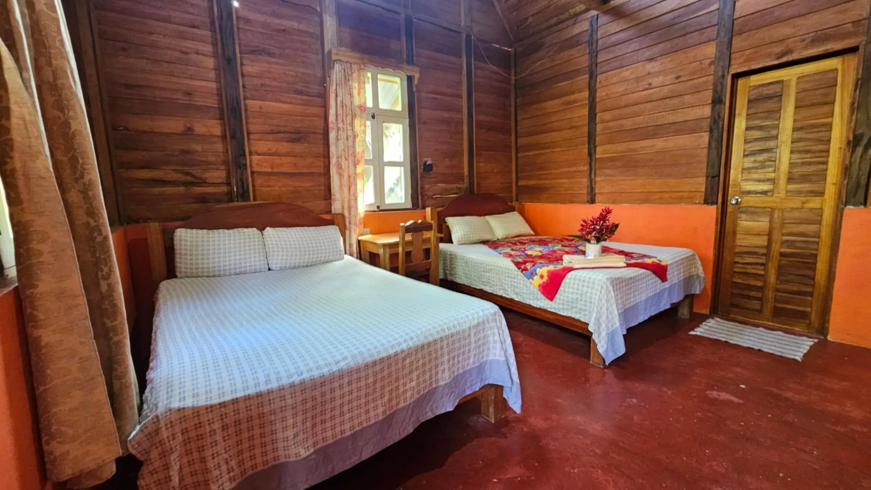 Quadruple Room with Private Bathroom in Cabañas Yax-ha Quadruple Room with Private Bathroom in Cabañas Yax-ha