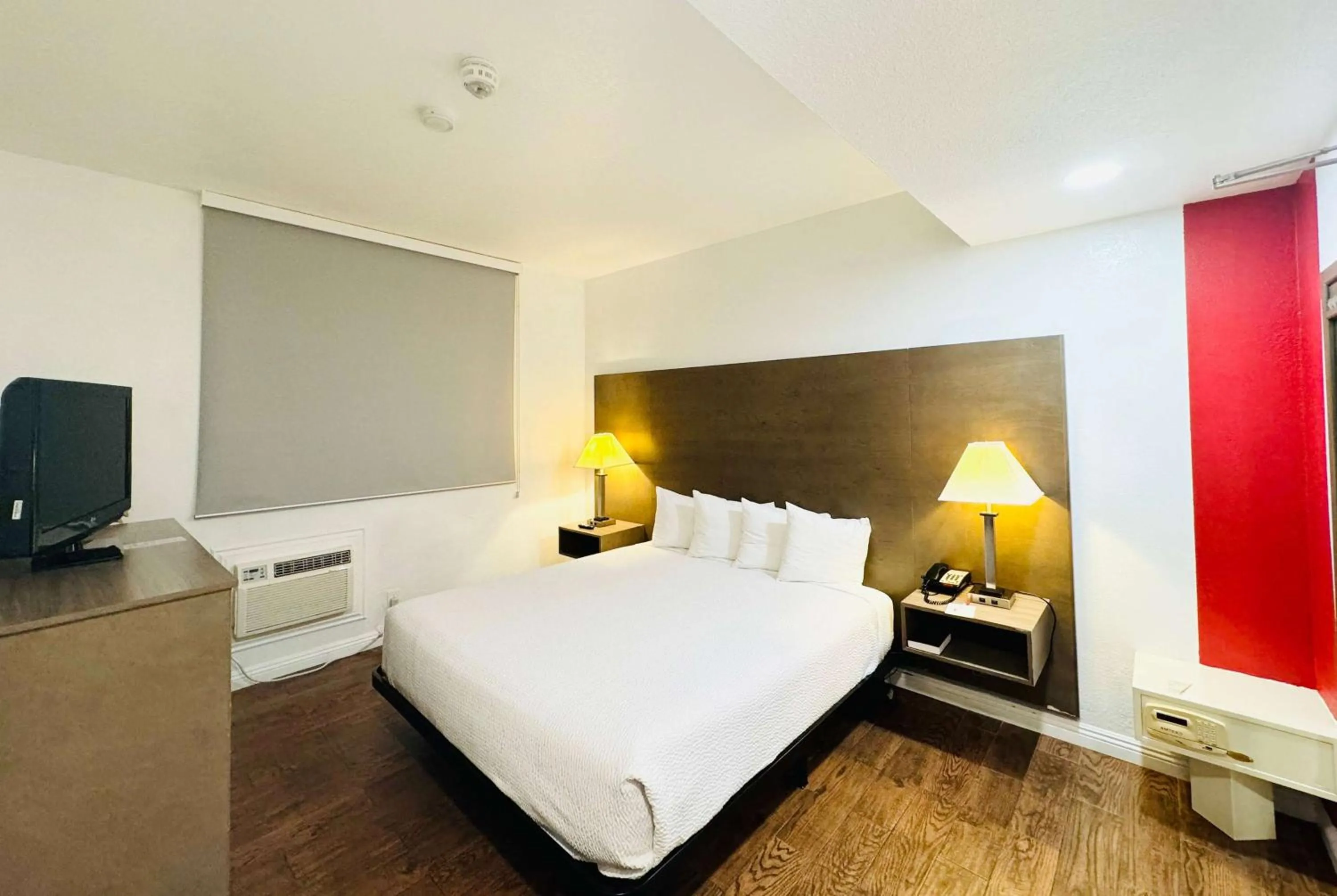 Photo of the whole room, Bed in Ramada by Wyndham San Diego Airport