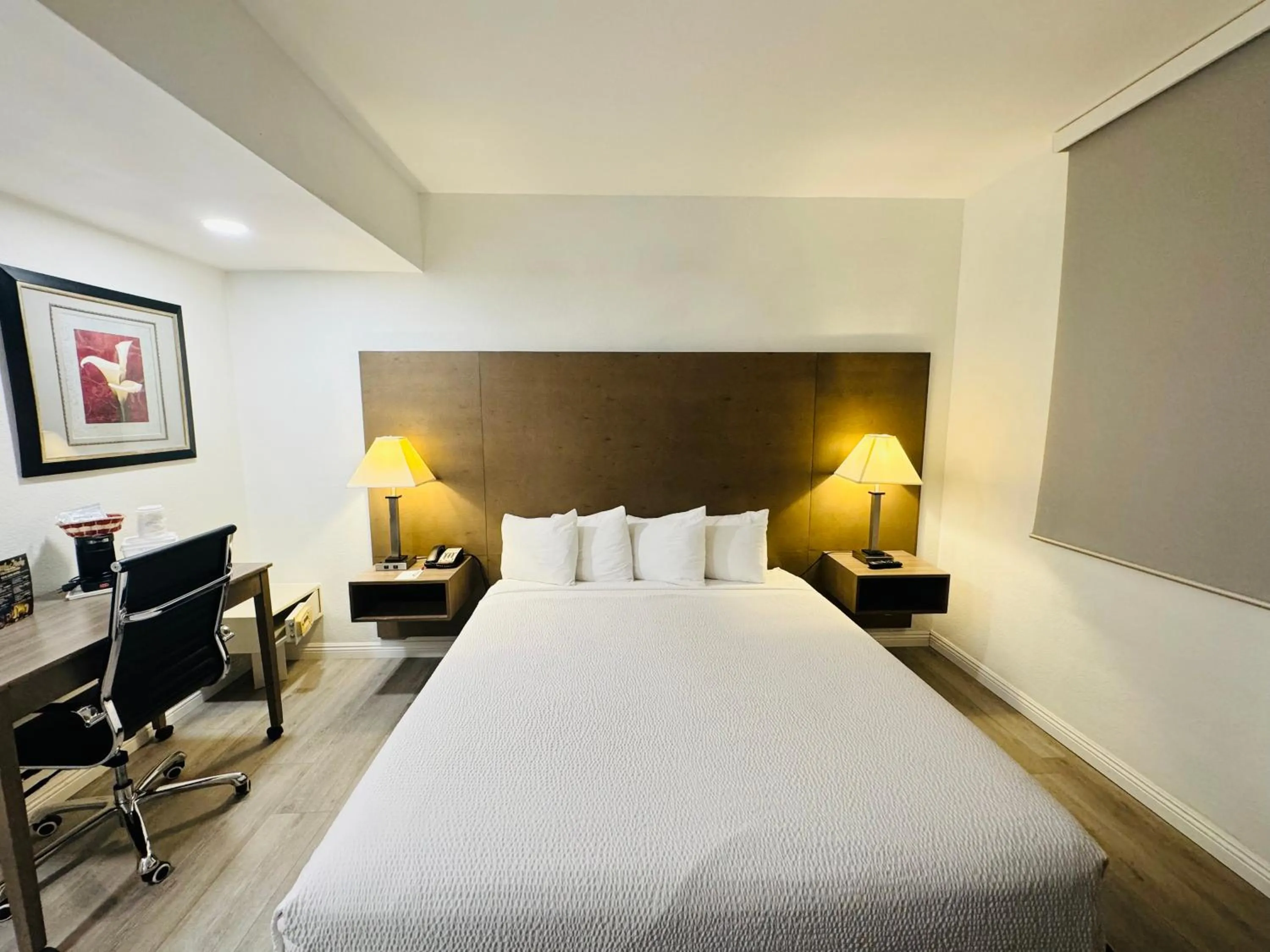 Bedroom, Bed in Ramada by Wyndham San Diego Airport