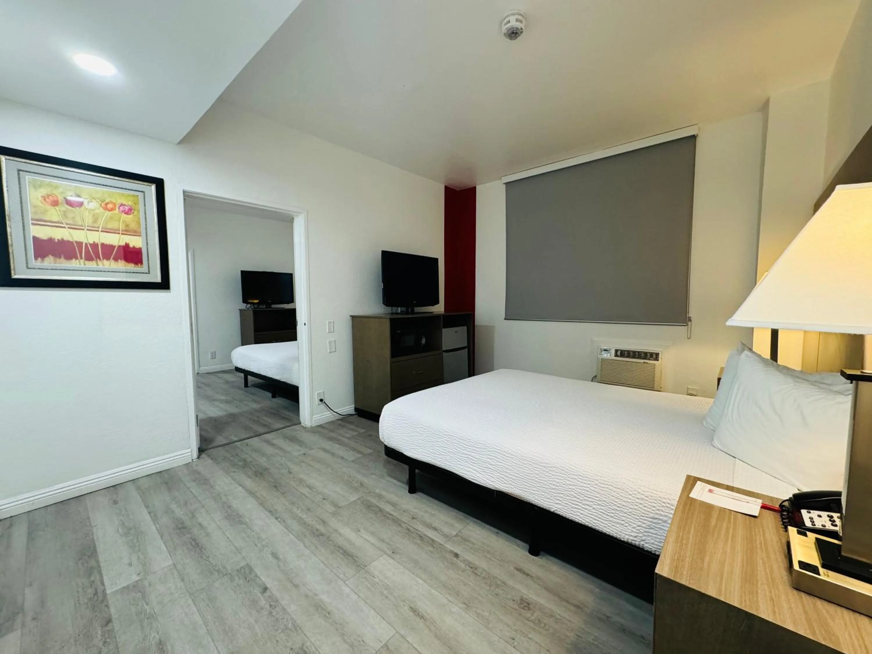 Bedroom, Bed in Ramada by Wyndham San Diego Airport