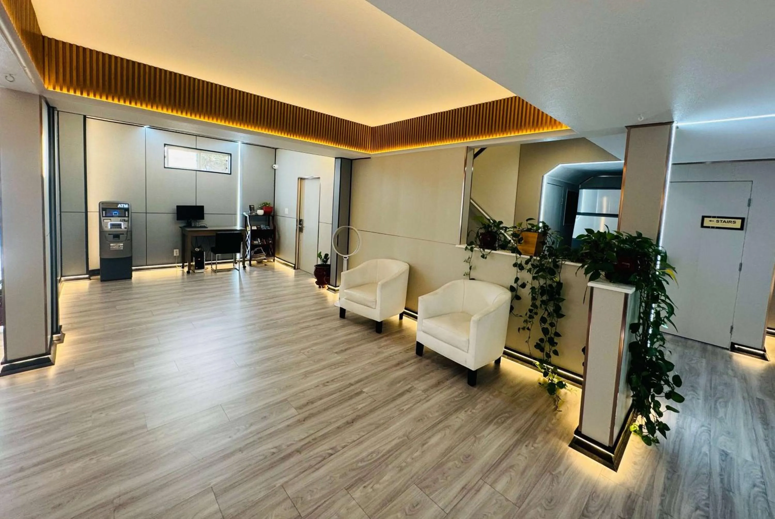 Lobby or reception in Ramada by Wyndham San Diego Airport