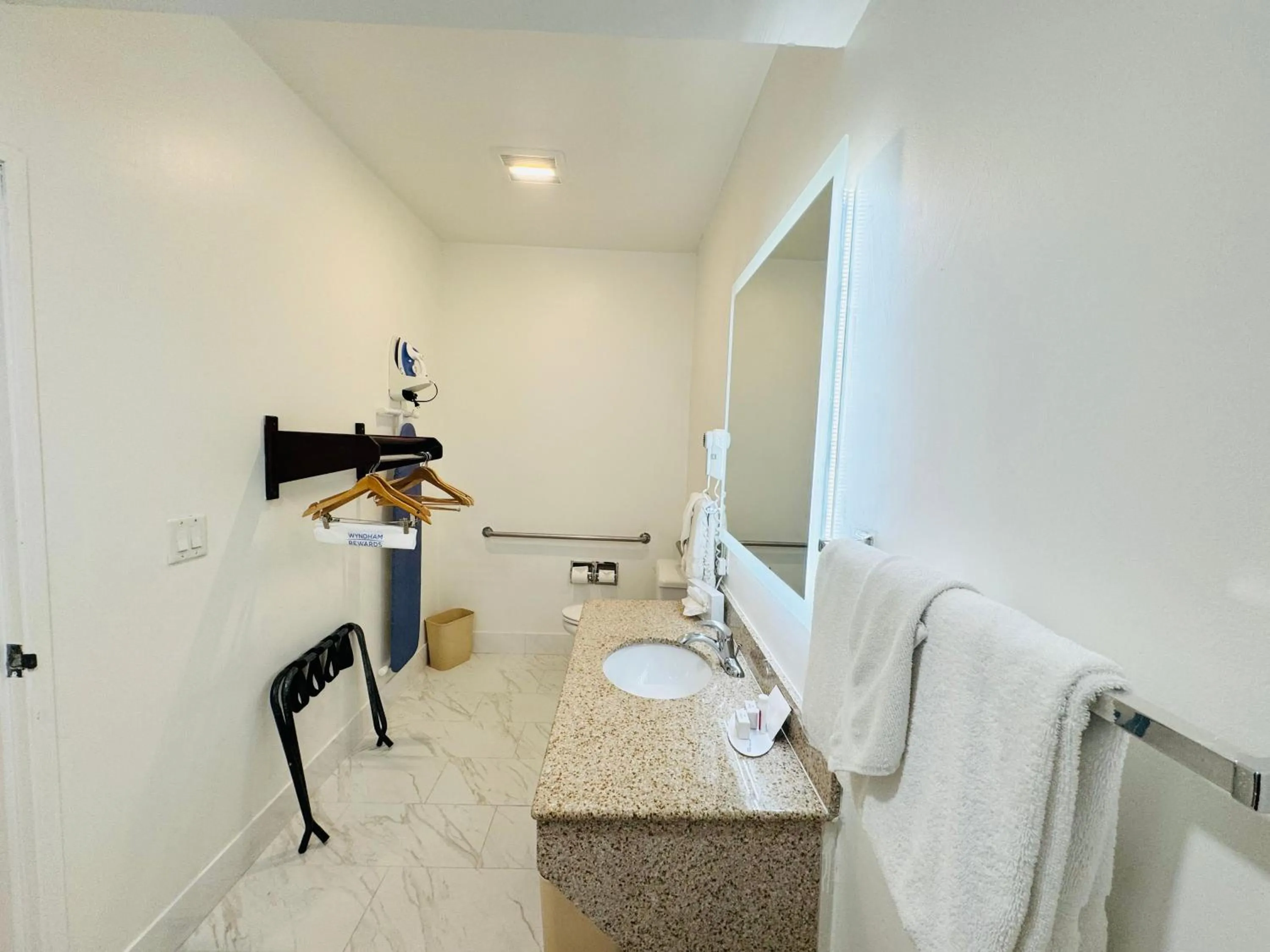 Bedroom in Ramada by Wyndham San Diego Airport