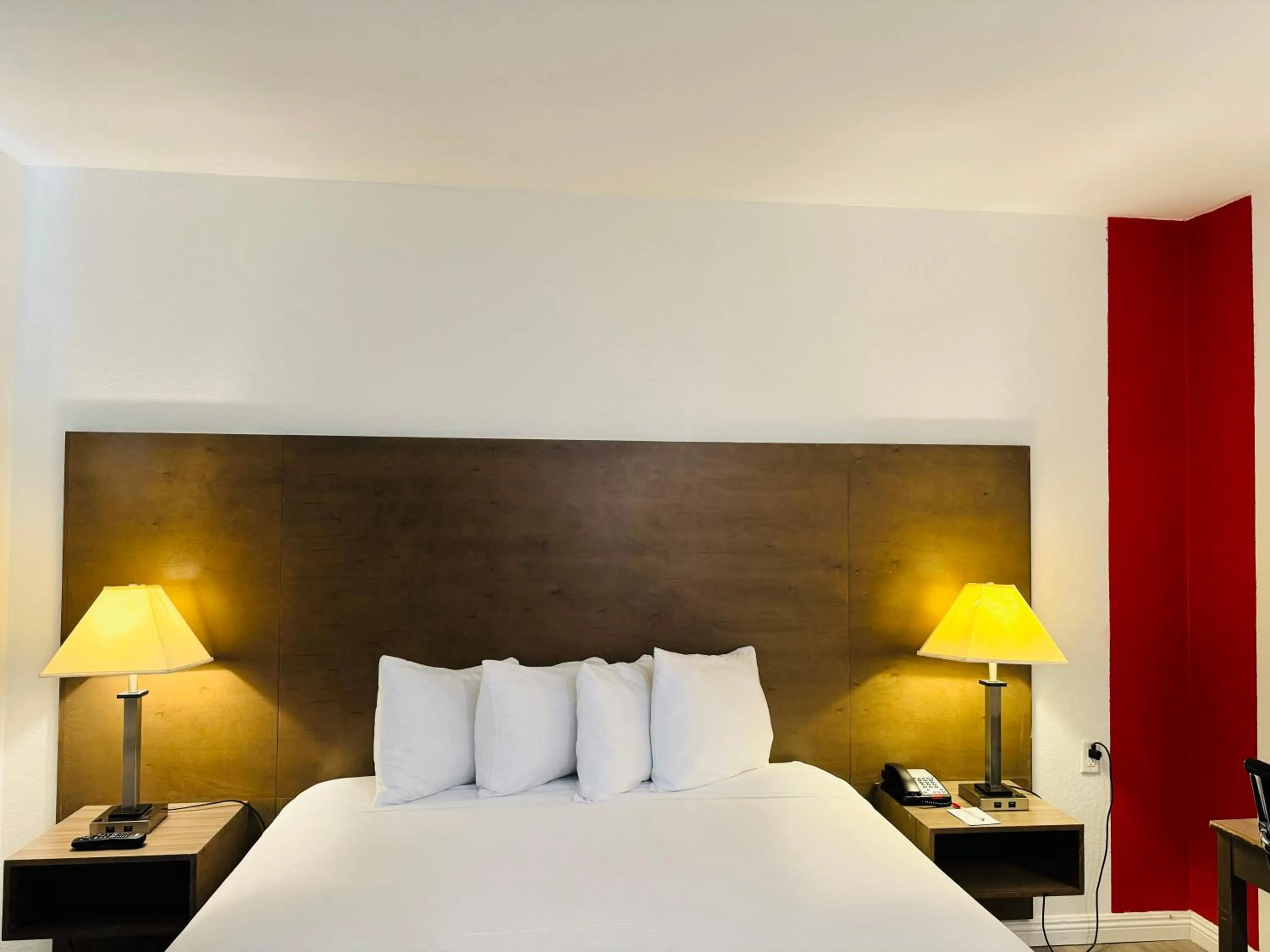 Bedroom, Bed in Ramada by Wyndham San Diego Airport