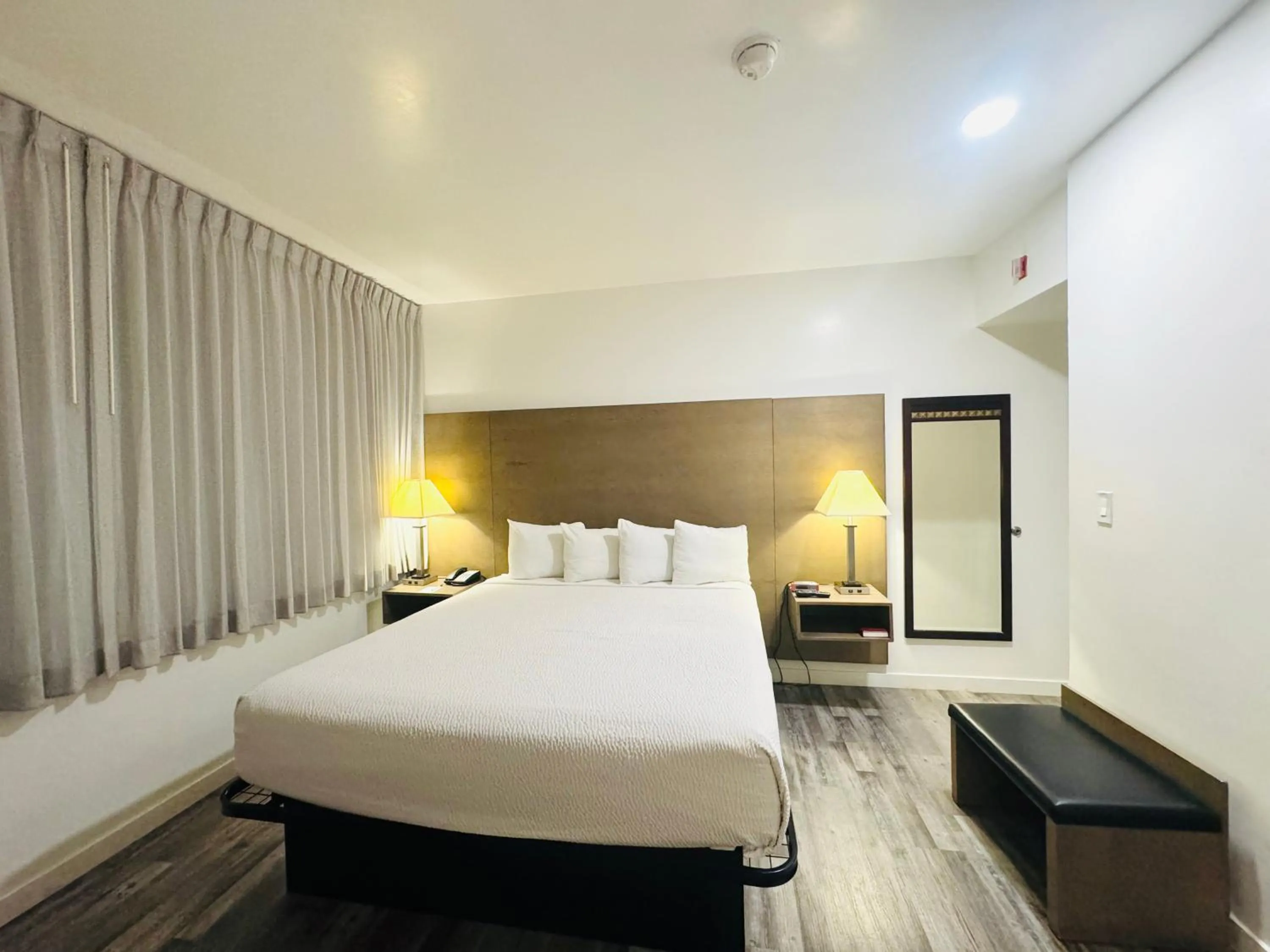 Bedroom, Bed in Ramada by Wyndham San Diego Airport