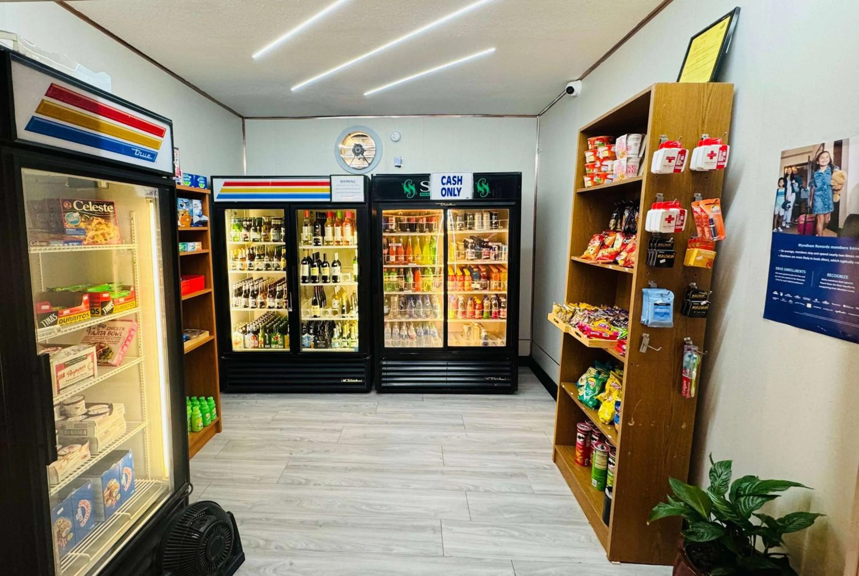 Food and drinks in Ramada by Wyndham San Diego Airport