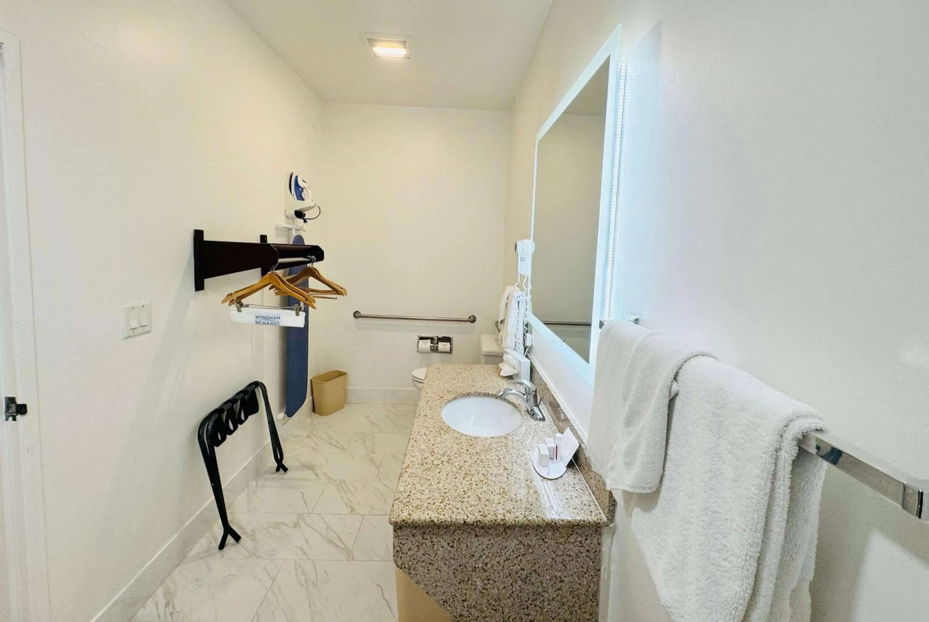 TV and multimedia in Ramada by Wyndham San Diego Airport