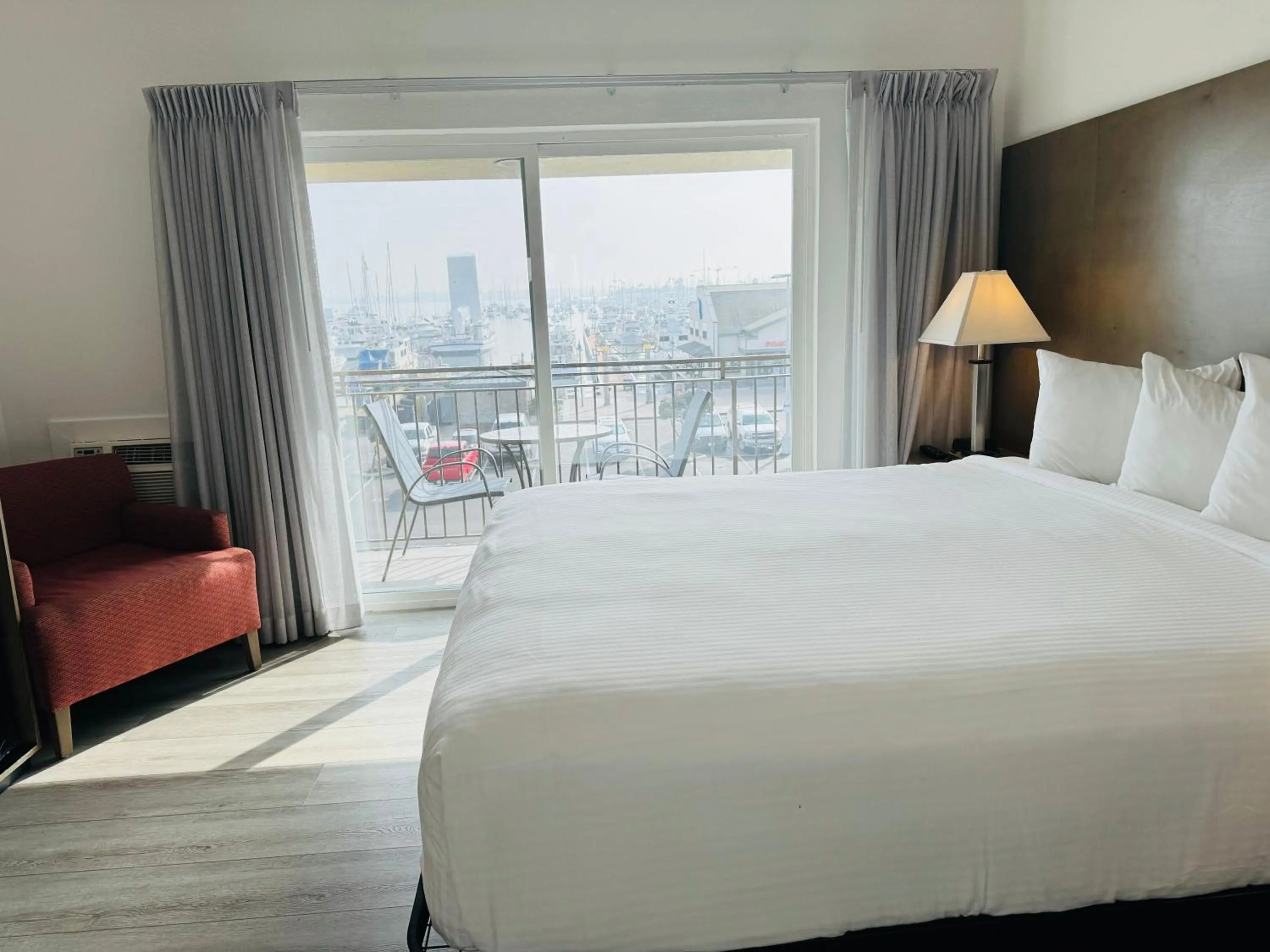 Bedroom, Bed in Ramada by Wyndham San Diego Airport