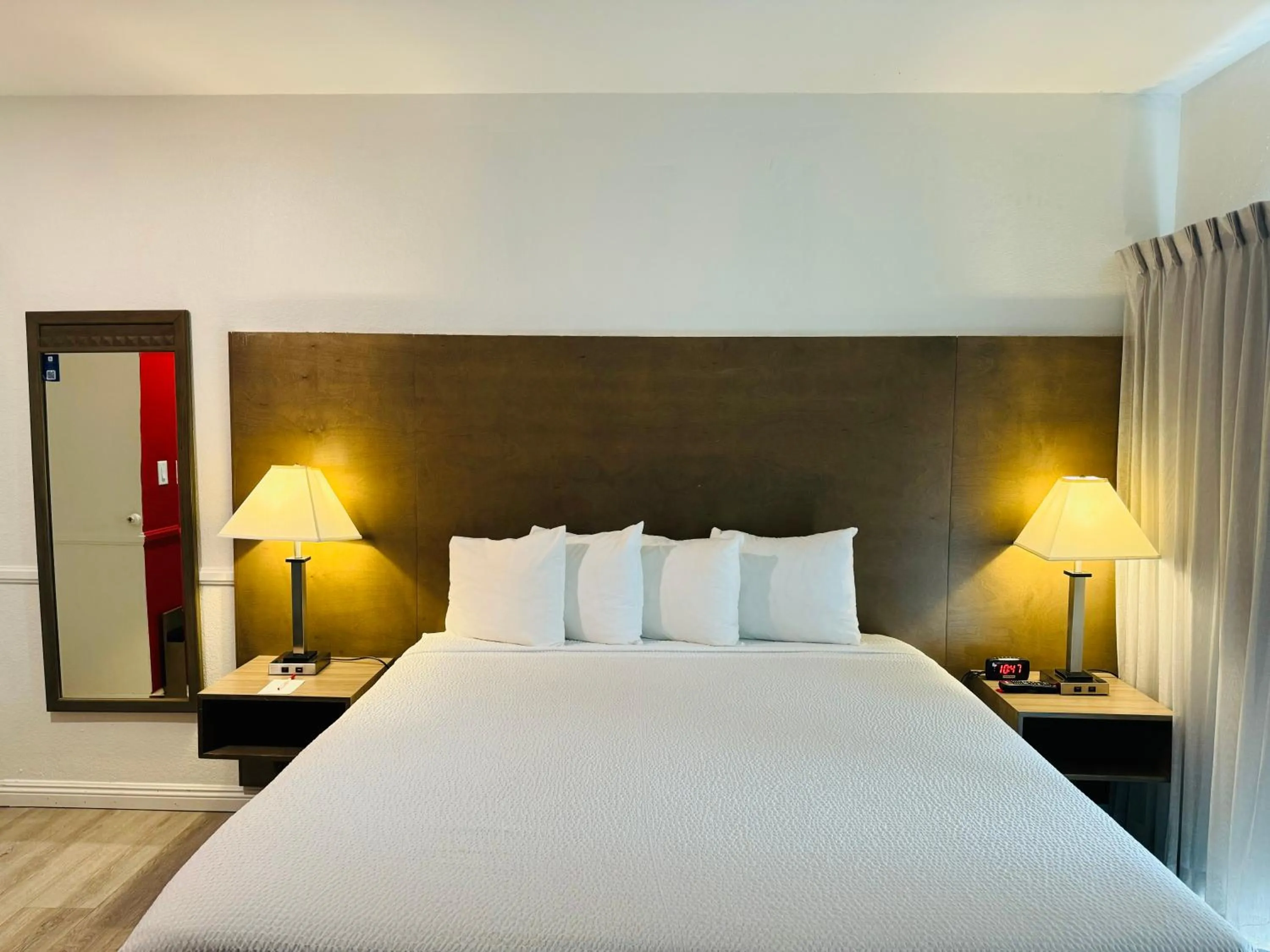 Bedroom, Bed in Ramada by Wyndham San Diego Airport