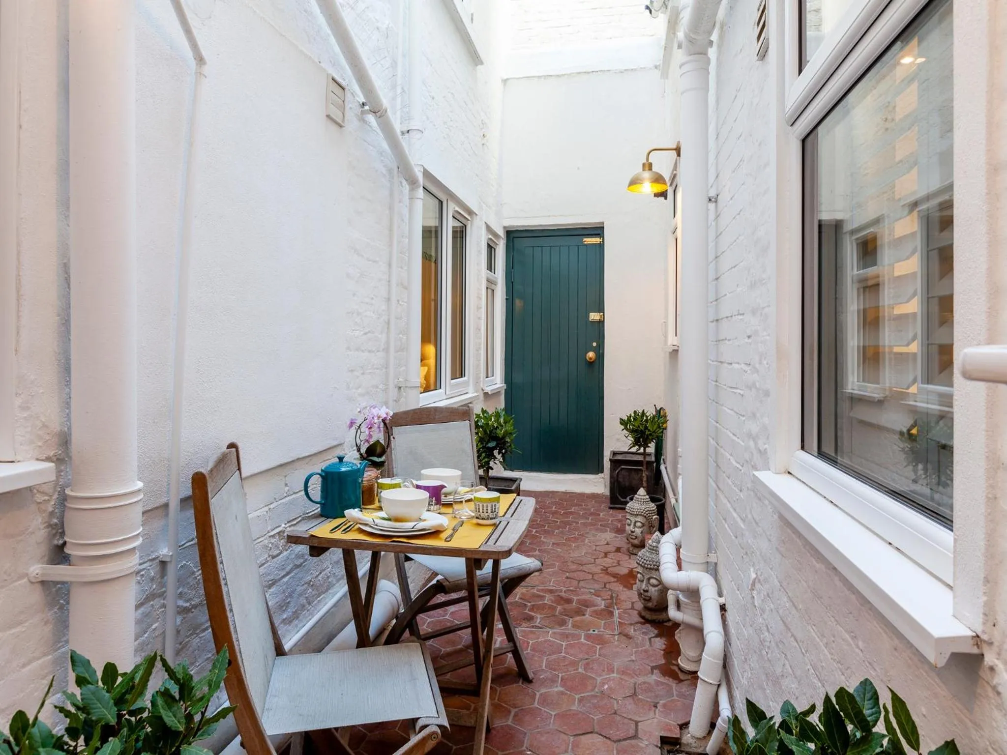 Garden in Beaches Brighton - Luxury Seafront Accommodation