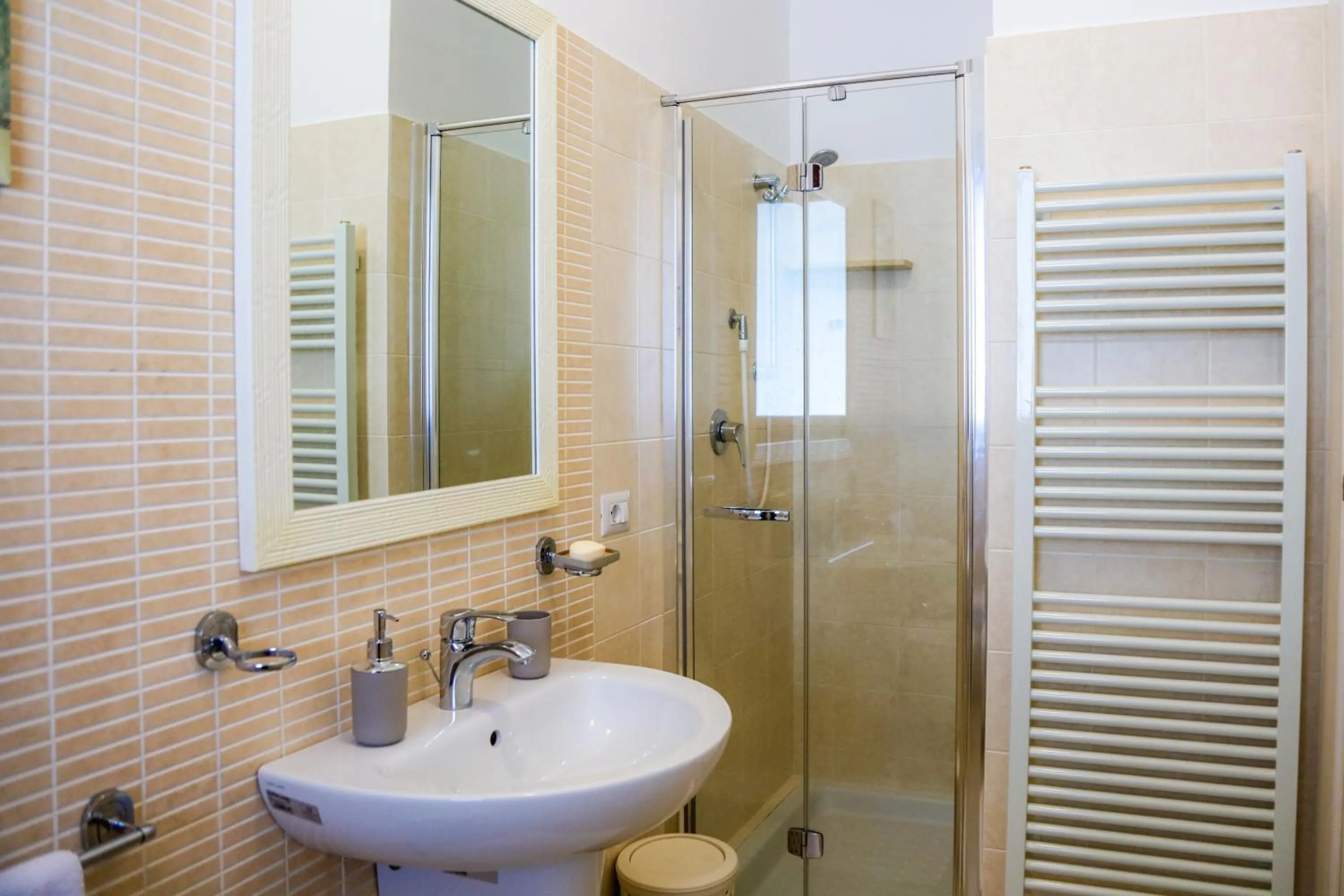 Shower in B&B Le Bianche