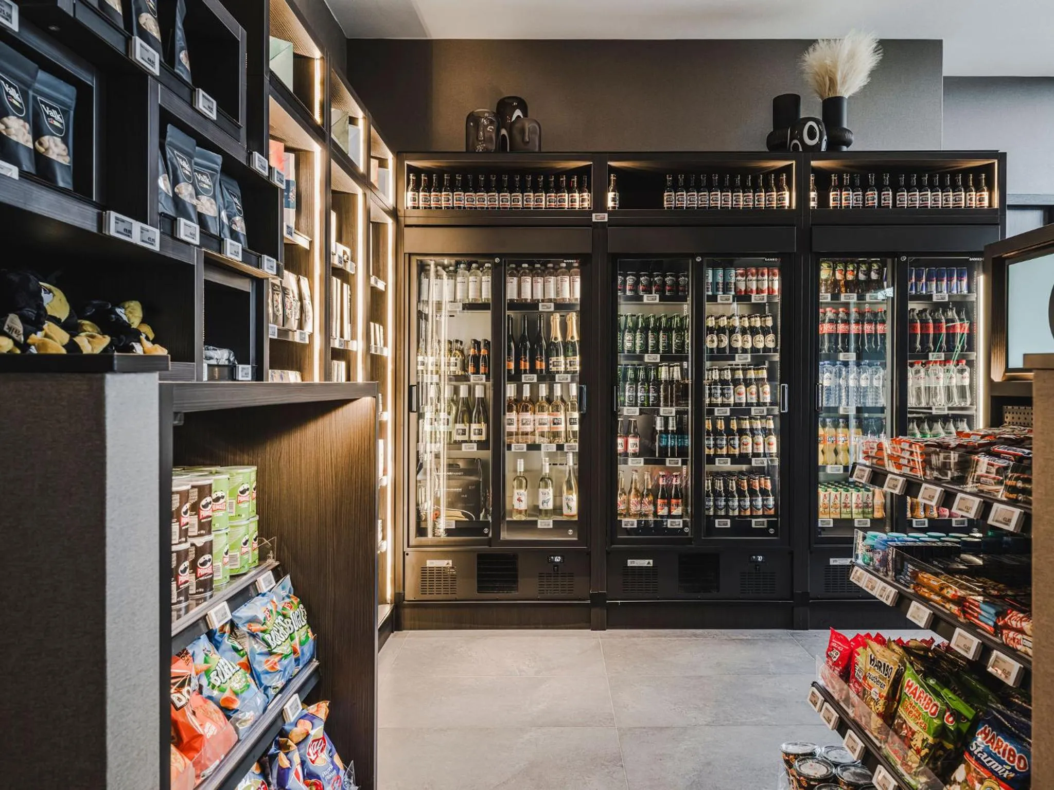 On-site shops in Van der Valk Hotel Dordrecht