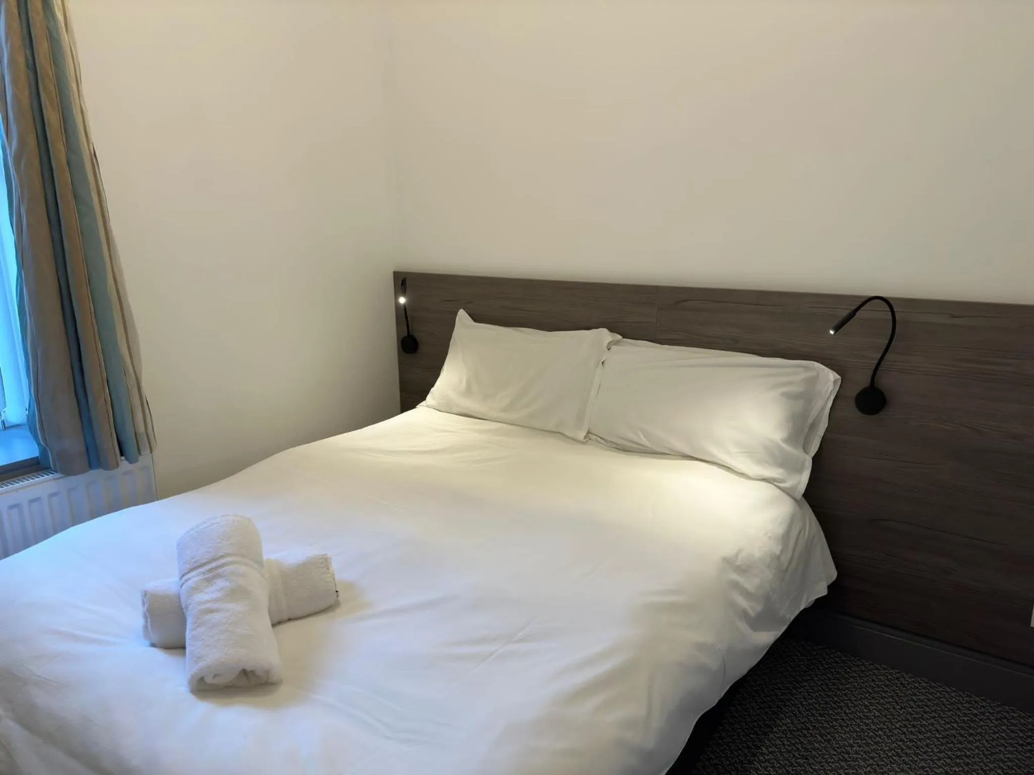 Bed in Bentinck Apartments