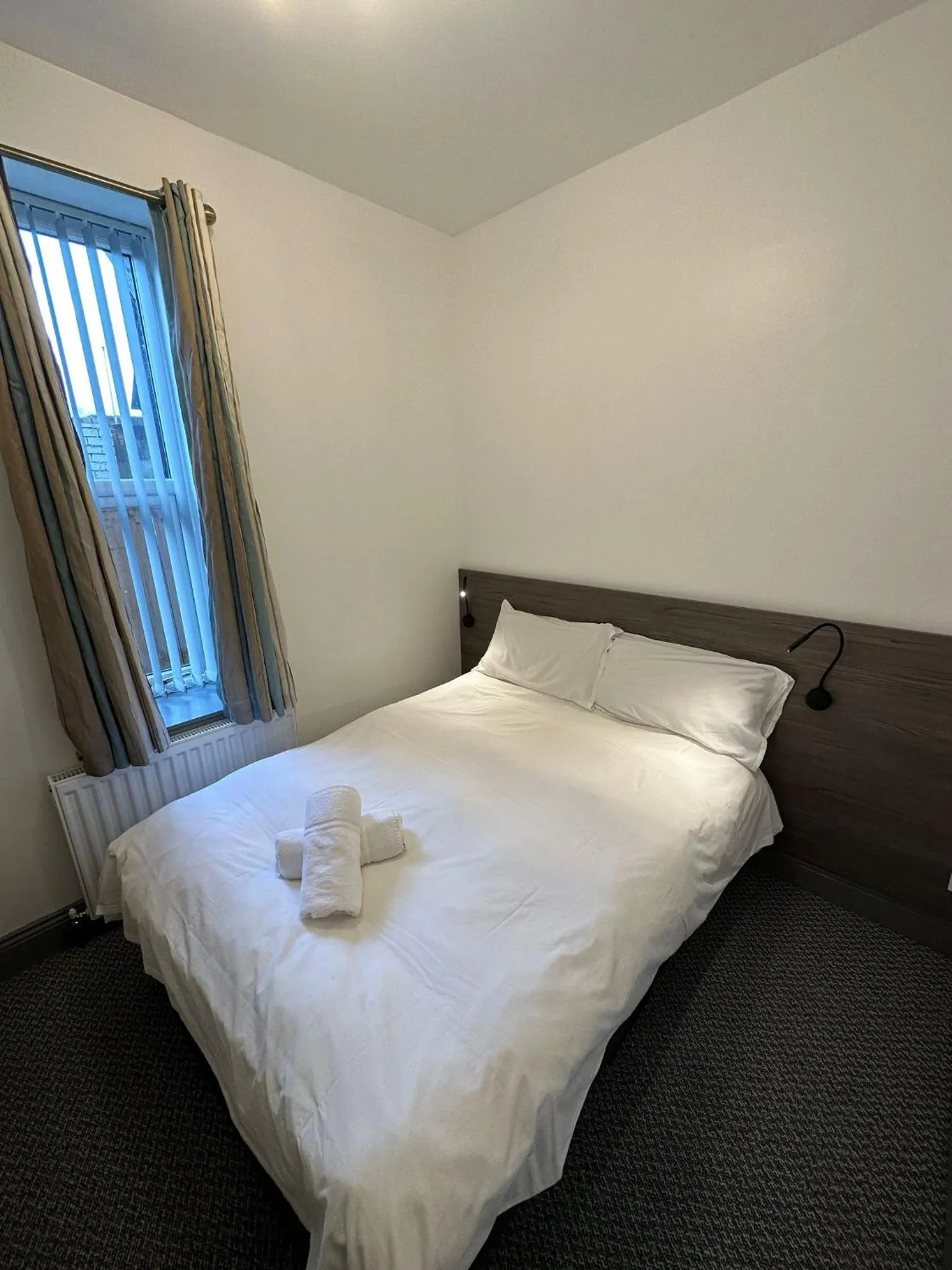 Bed in Bentinck Apartments