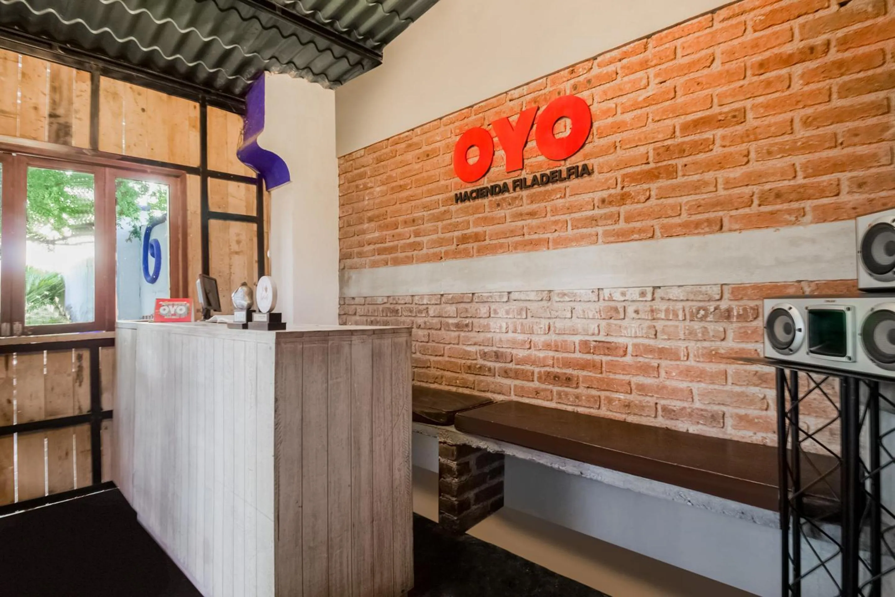 Lobby or reception in Capital O Hacienda Filadelfia, El Atorón, Irapuato