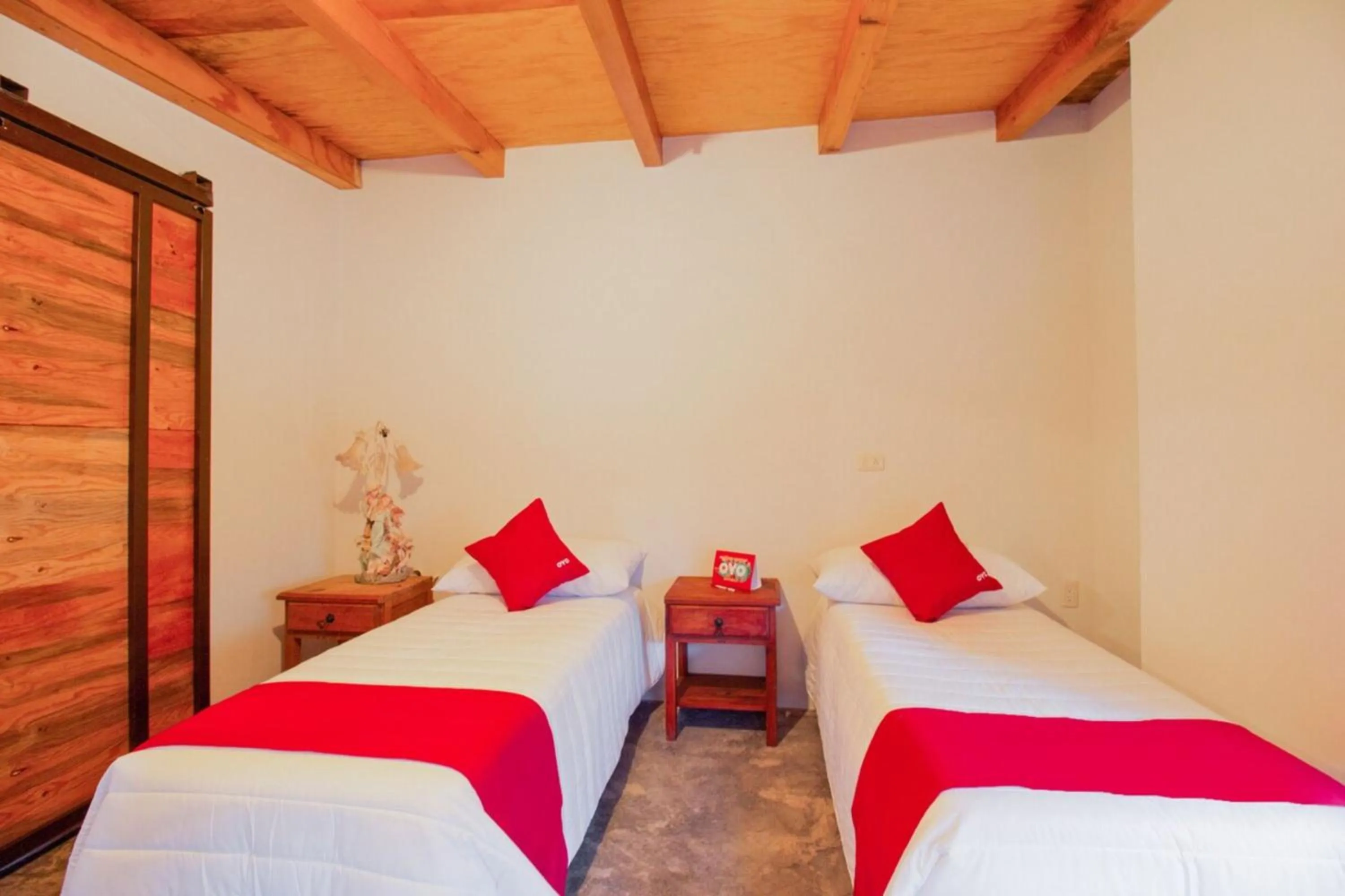 Bedroom, Bed in Capital O Hacienda Filadelfia, El Atorón, Irapuato