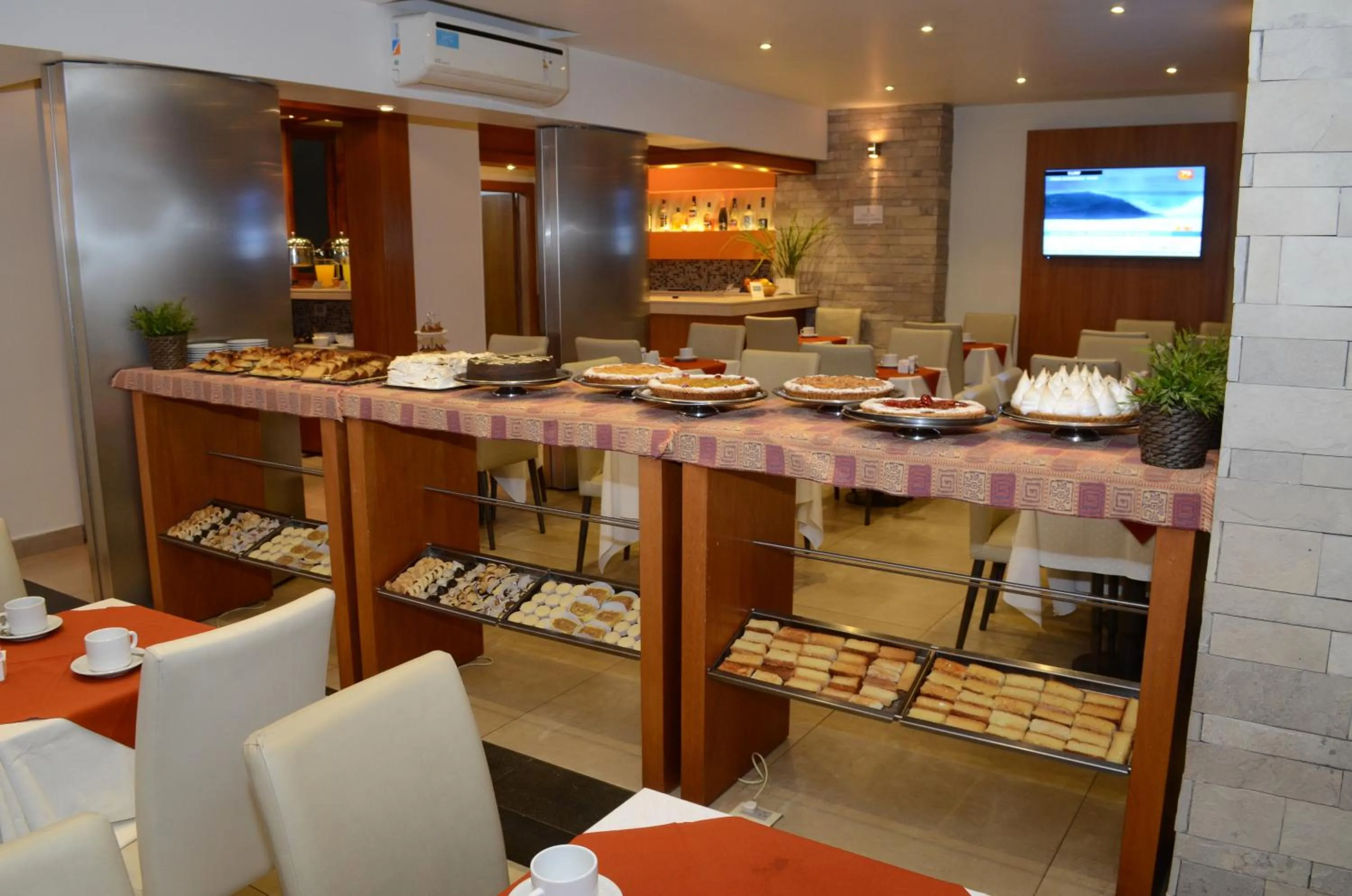 Buffet breakfast in Gran Hotel Skorpios