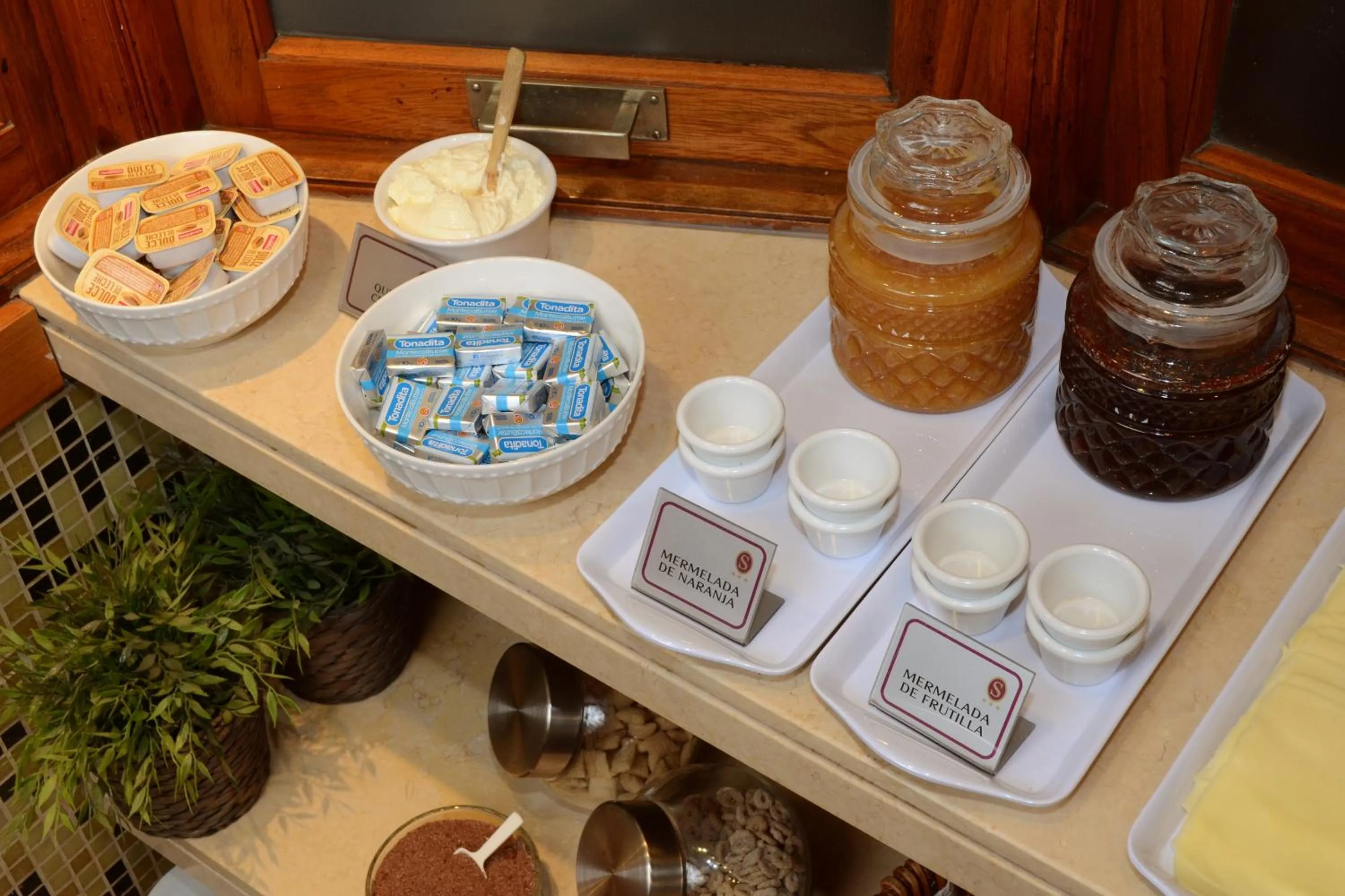 Food and drinks in Gran Hotel Skorpios