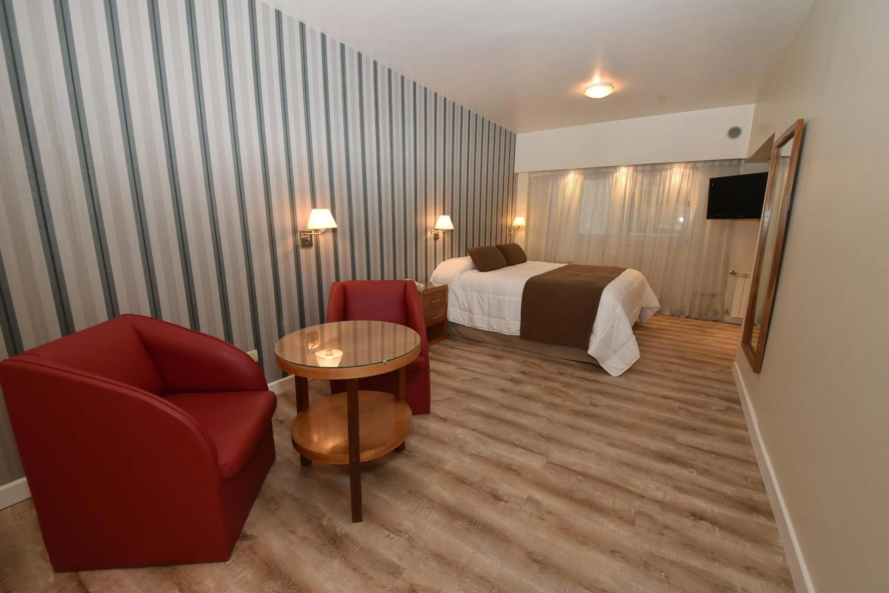 Living room, Bed in Gran Hotel Skorpios