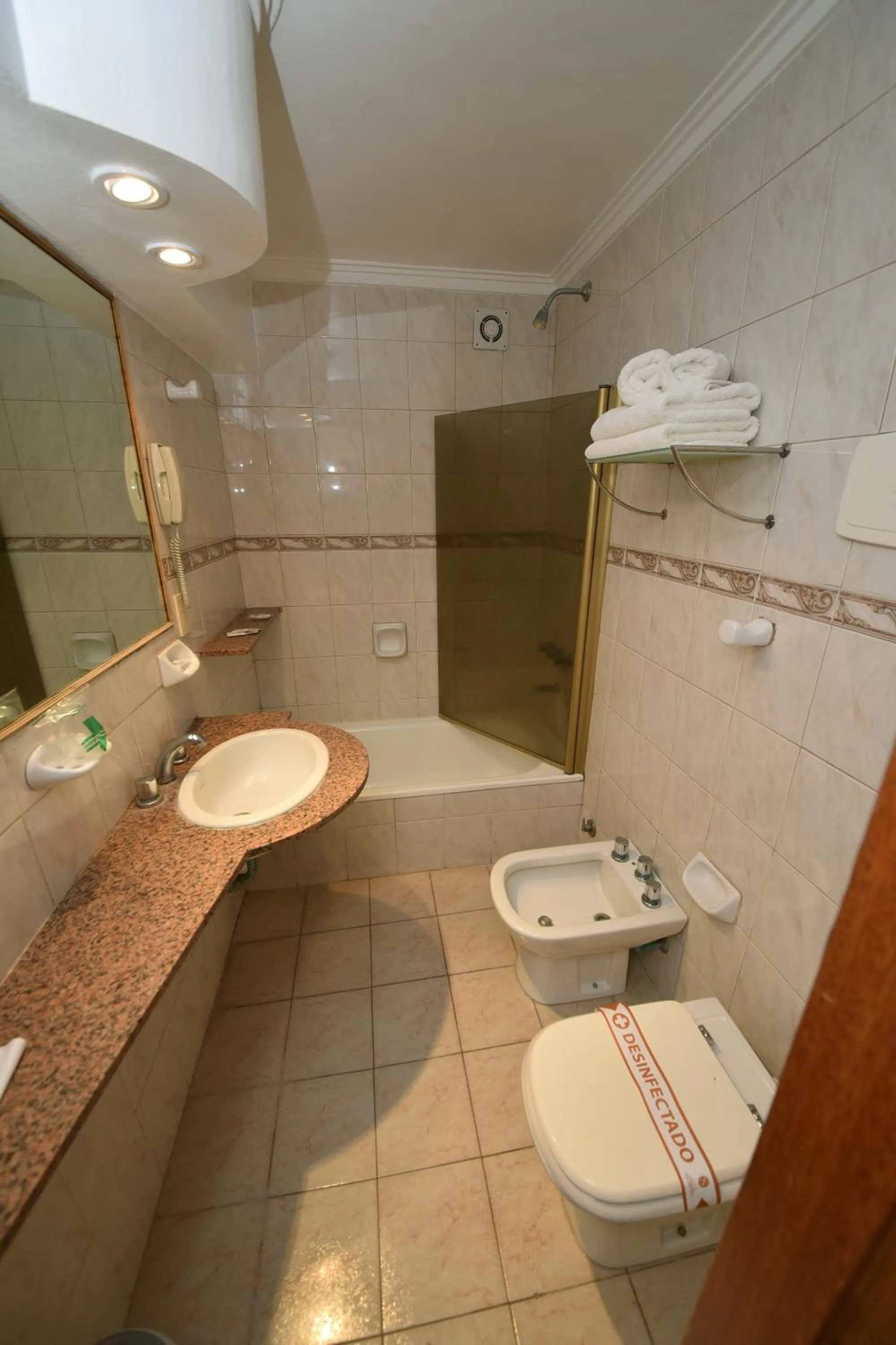 Toilet in Gran Hotel Skorpios