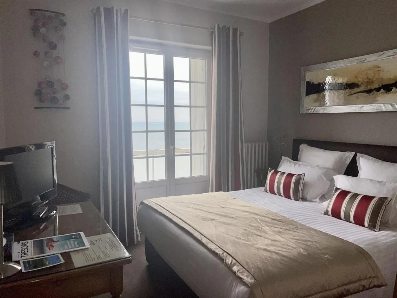 Bed in Hôtel de la Pointe du Grouin