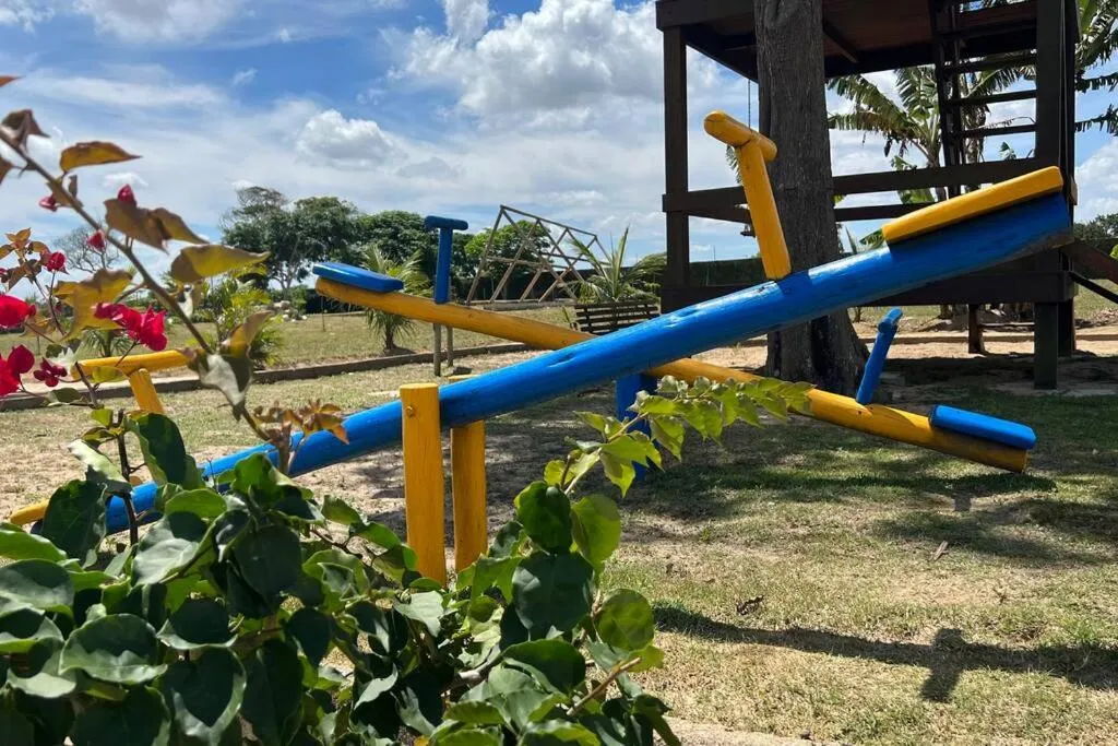 Children play ground in Casa Retrô Chique Bananeiras - Cond Yes Banana