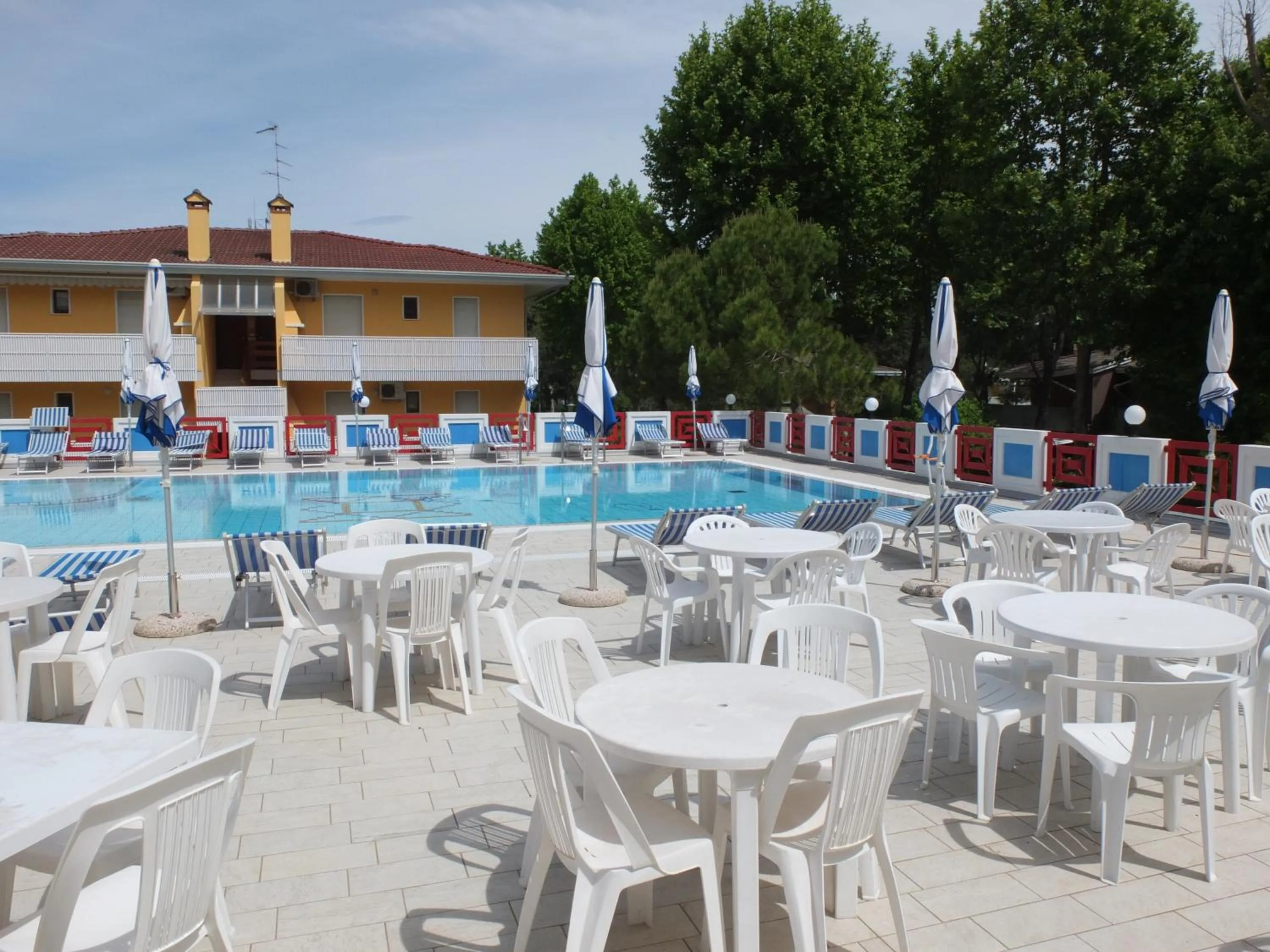 Swimming pool in Hotel Germania